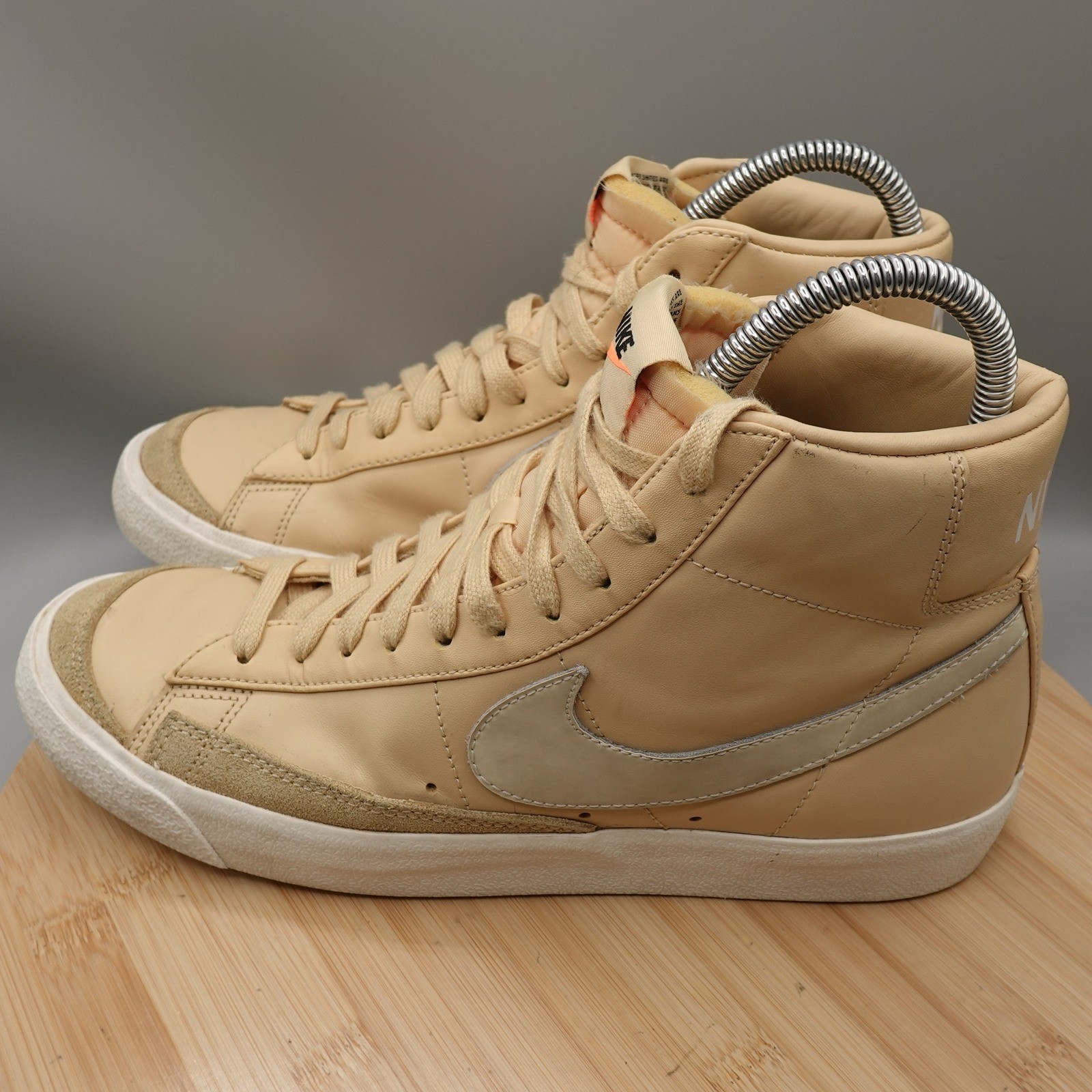 Nike Shoes Women 10.5 Beige Blazer Mid 77 Vintage High Sneaker CZ1055-700 Flaw