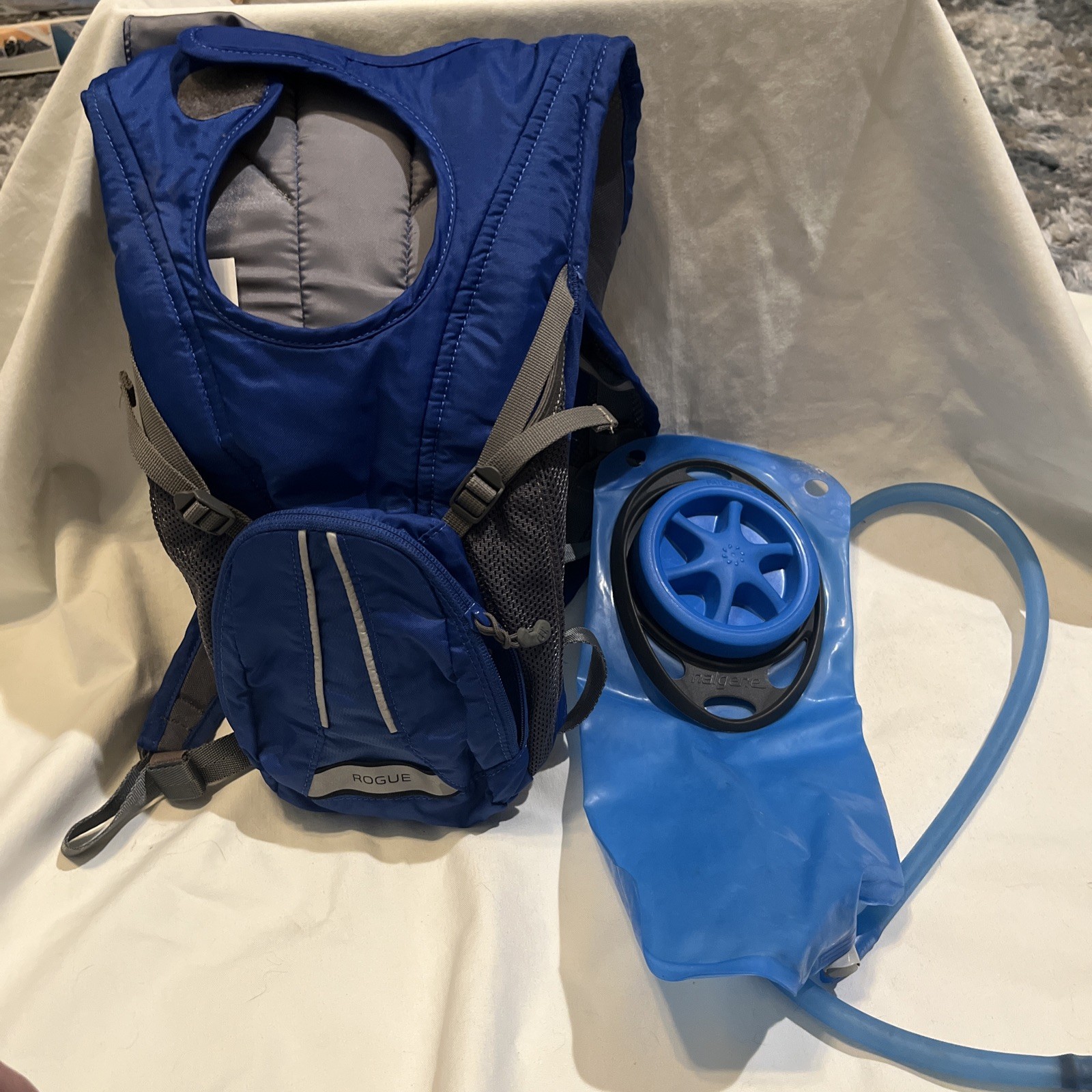 Blue Camelback Rogue Hydration Backpack-with Bladder 2liter