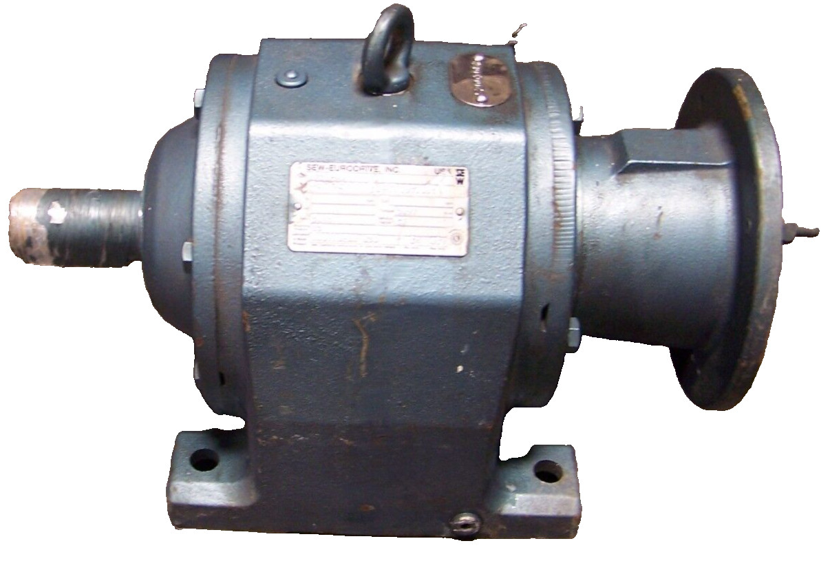 NEW SEW EURO-DRIVE 5.15:1 RATIO GEAR REDUCER 3097 TORQUE 1-5/8" DIA R72LP90