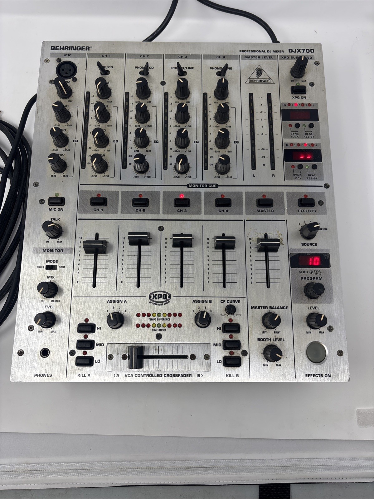 Behringer Professional DJ Mixer DJX700