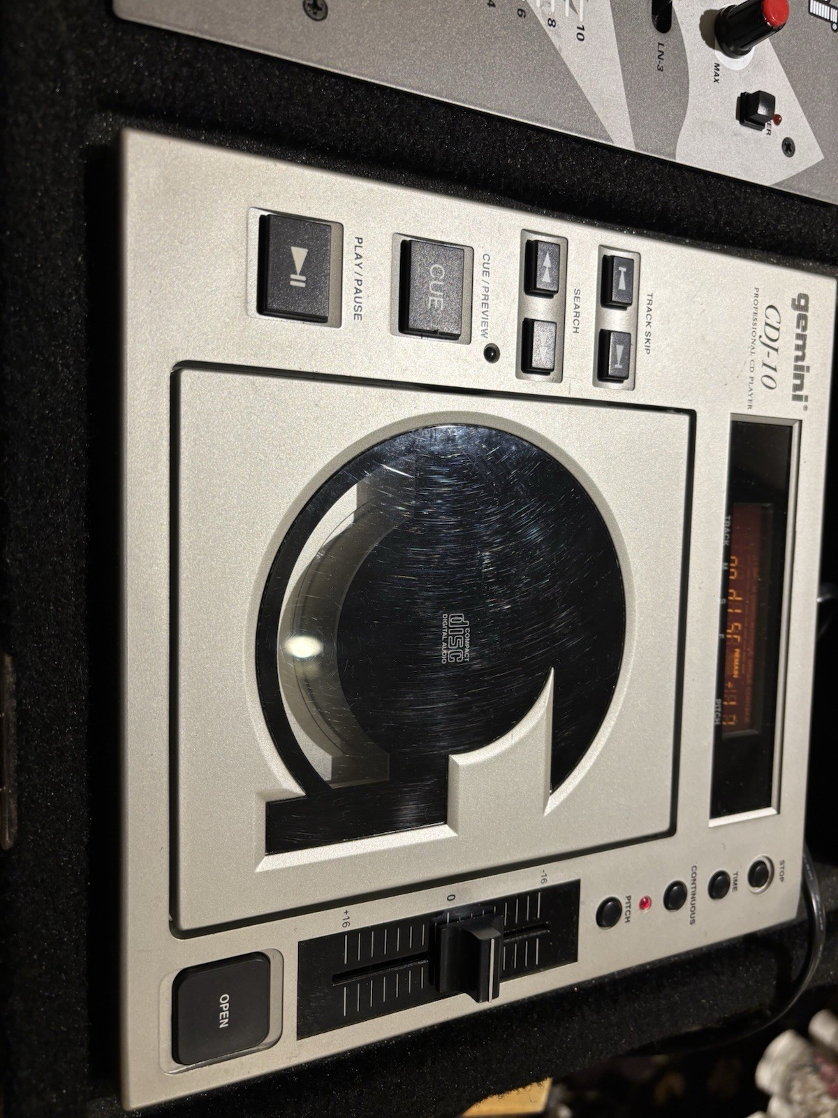 GEMINI CDJ 10 x 2, WITH HARD CASE DJ CD MIXER SYSTEM SETUP