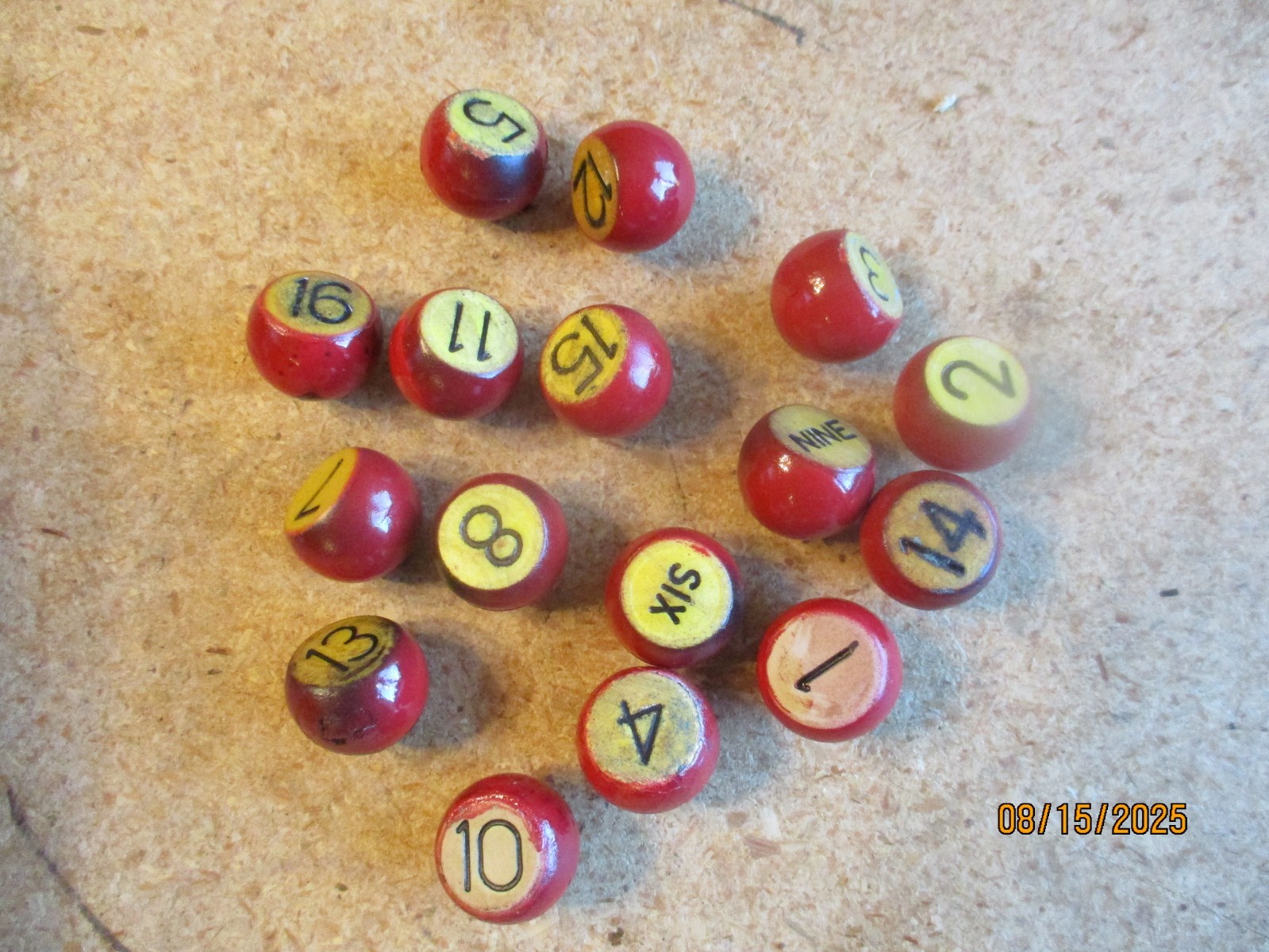 OLD WOODEN TALLY BALL SET 16 NUMBERS HANDPAINTED PEAS BALLS SNOOKER BILLIARDS #1