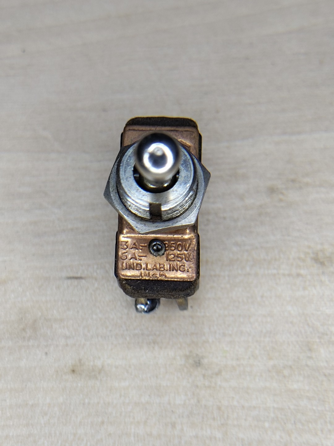 UND LAB TOGGLE/ CHERRY ELECTRIC  ON-OFF 3A 250V 6A 125V PRE WIRED  SWITCH