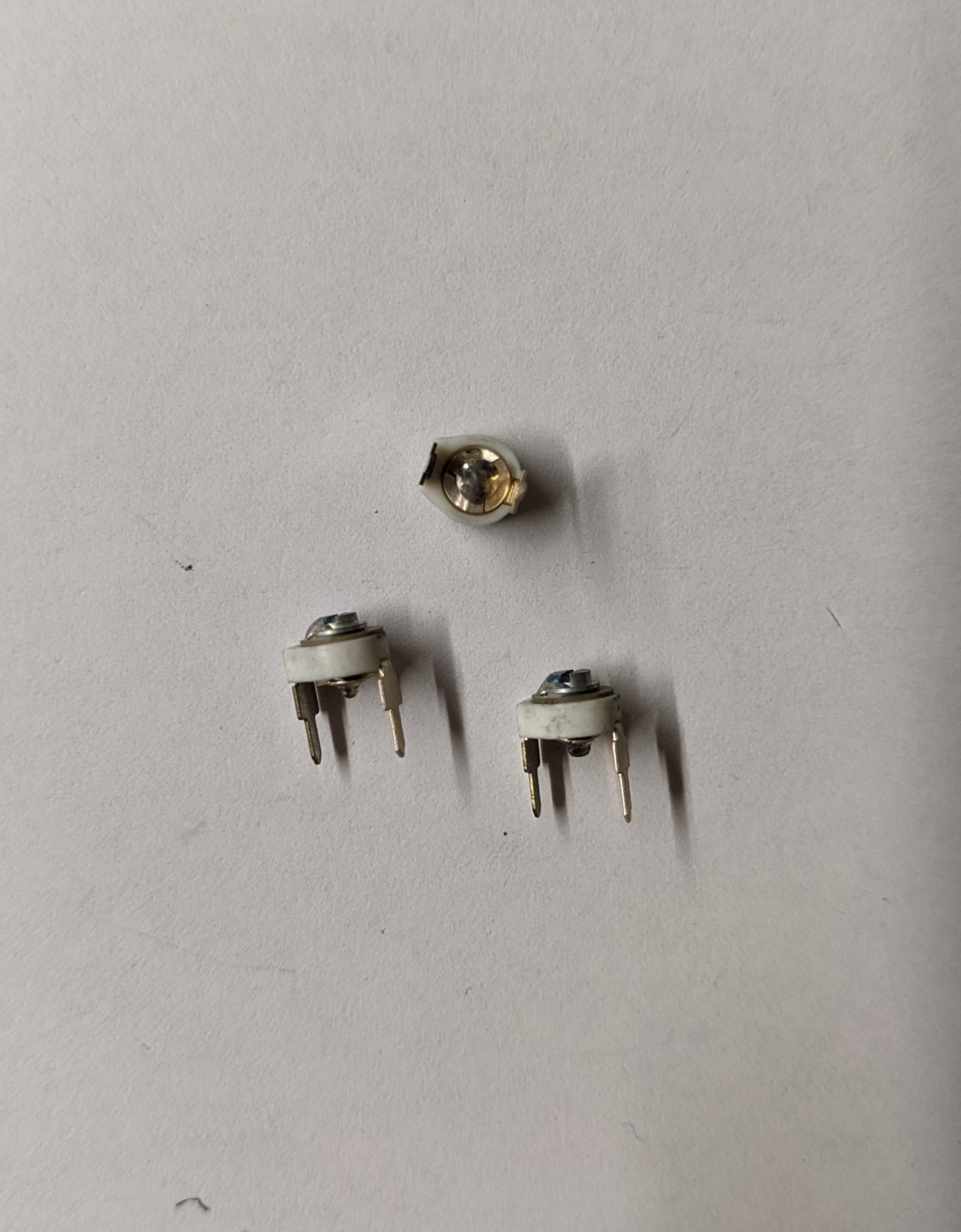 CV05D2001 5mm 3.5~20pf 200vdc Ceramic Trimmer Capacitor blue DIP2 swallow