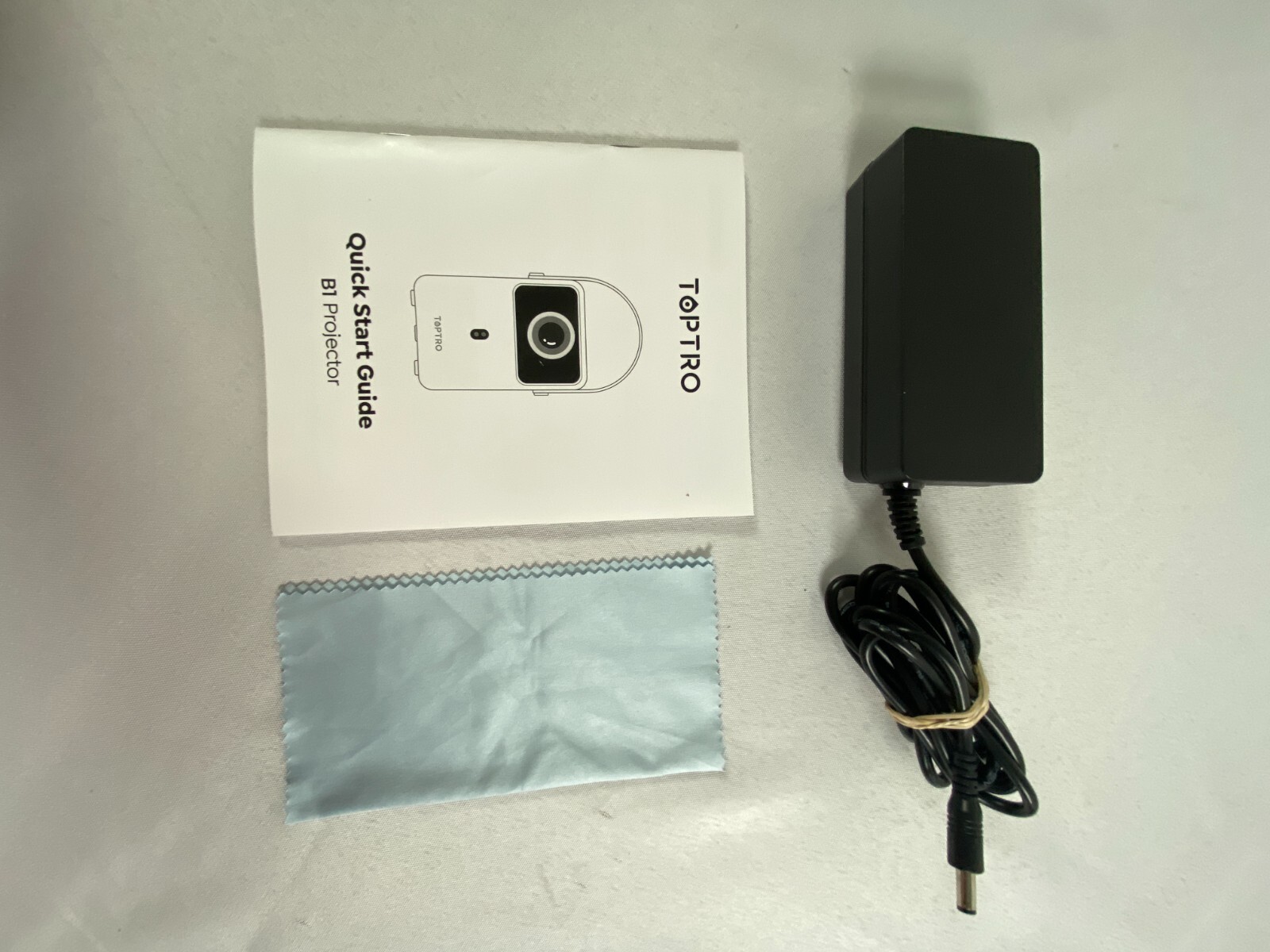 Toptro B1 White Portable HDMI Standard Battery Video Projector