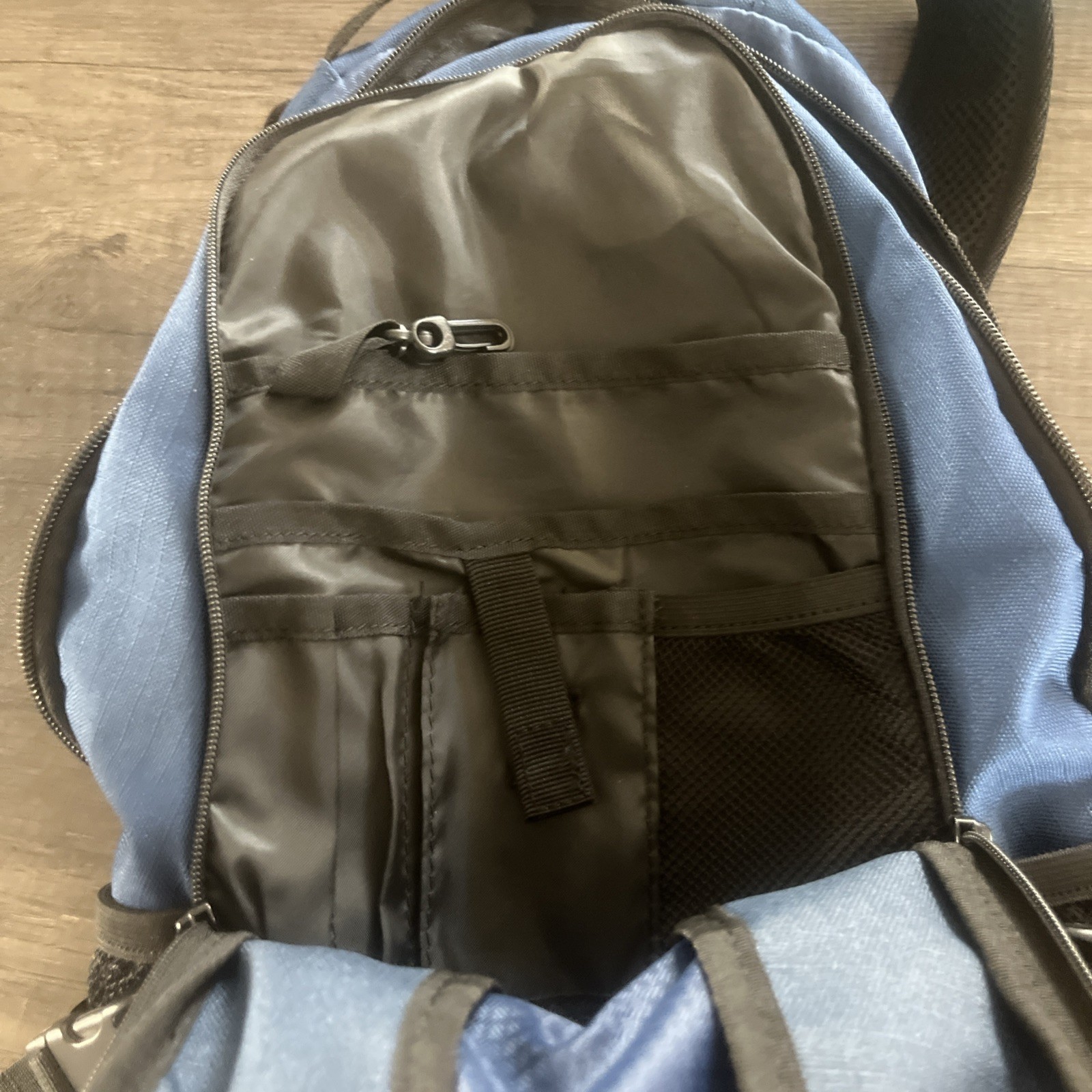 Quest Hydration Hiking Backpack Blue w/ Water Bladder Trail Day Pack Camping EUC