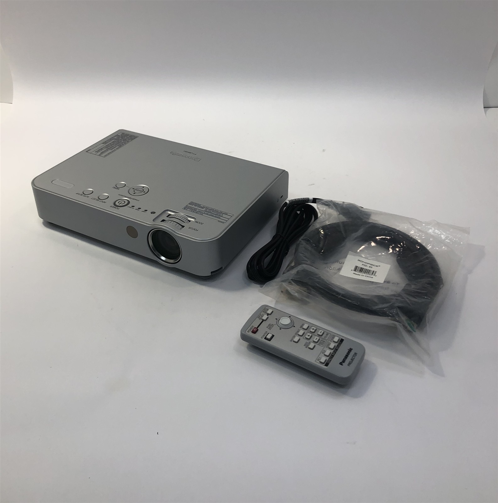 Panasonic PT-LB50SU LCD Portable Video Projector 2,000 Lumens w/ Remote