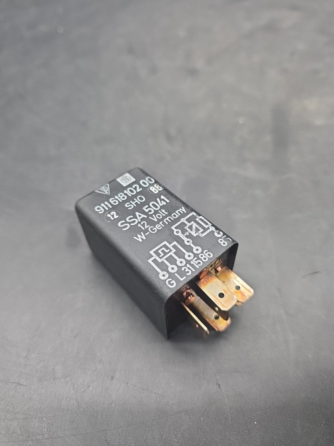 OEM Porsche 911 Seat Belt Relay 91161810201 Used