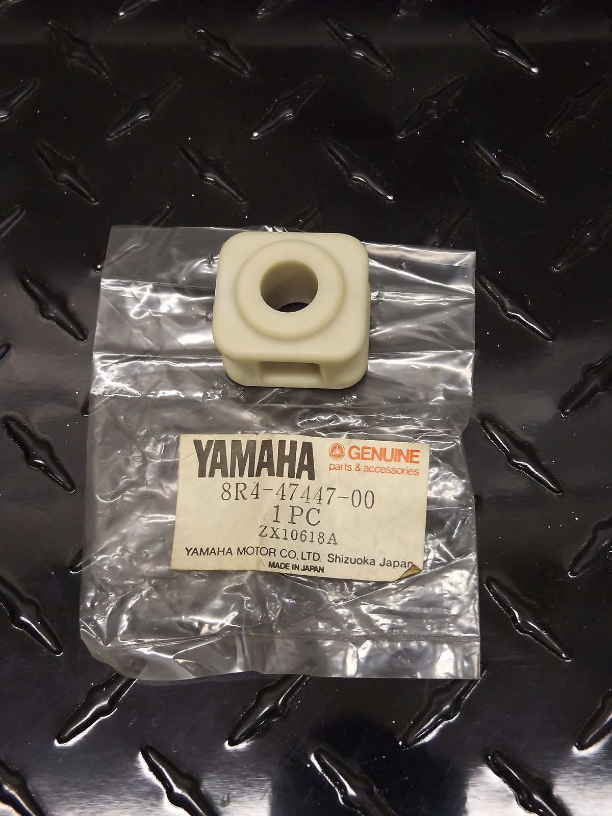NOS YAMAHA 8R4-47447-00-00 SUSPENSION HOOK 2 BR250 ET340 EC340 CS340
