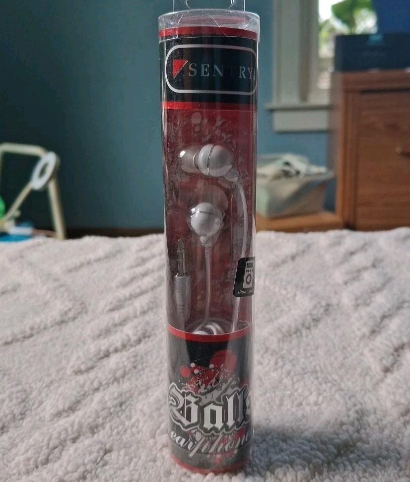Sentry Balls Earbuds In White