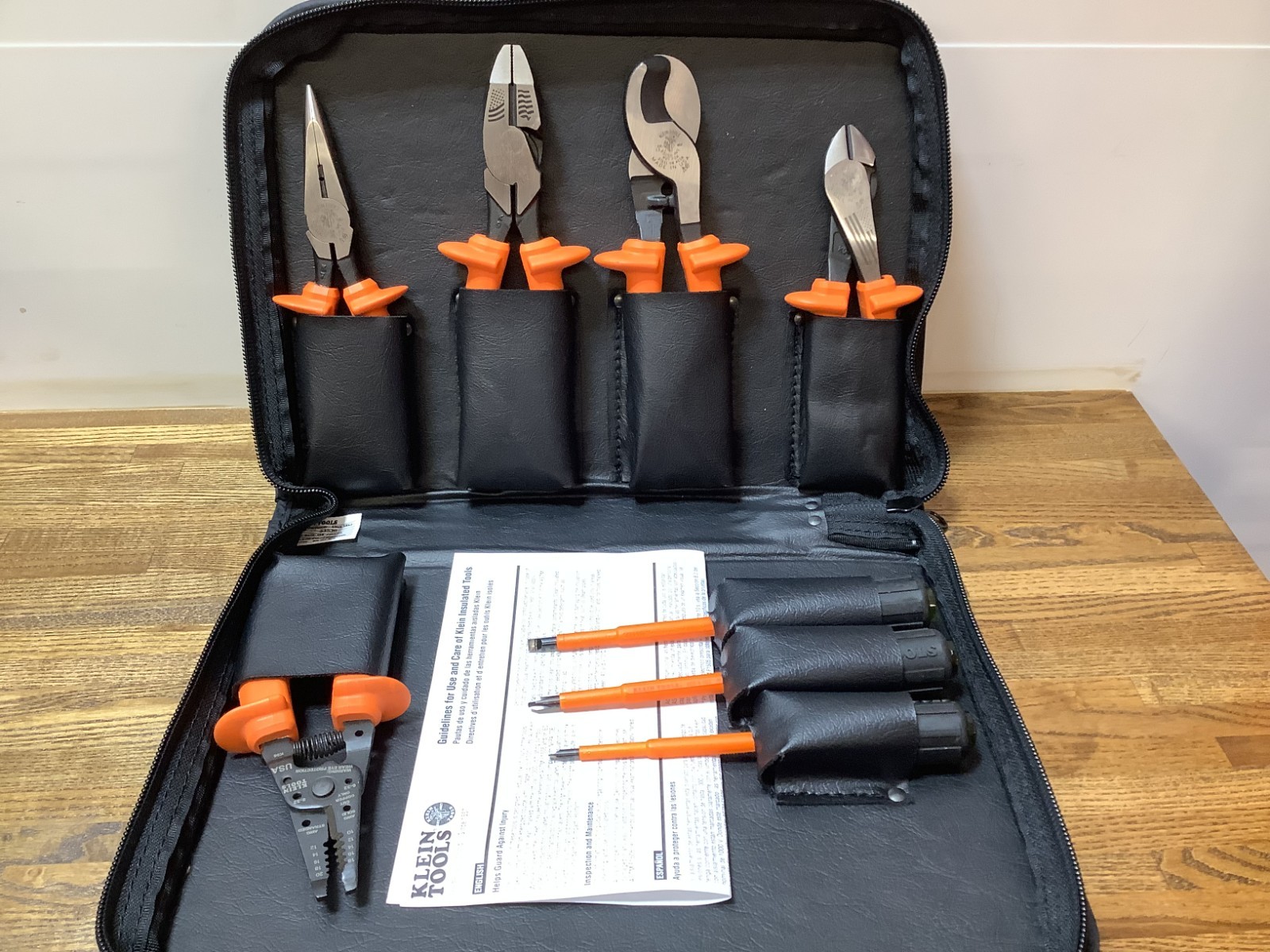NEW KLEIN TOOLS 33529 Insulated Tool Kit: Insulated, 8 Total Pcs, Tool Case