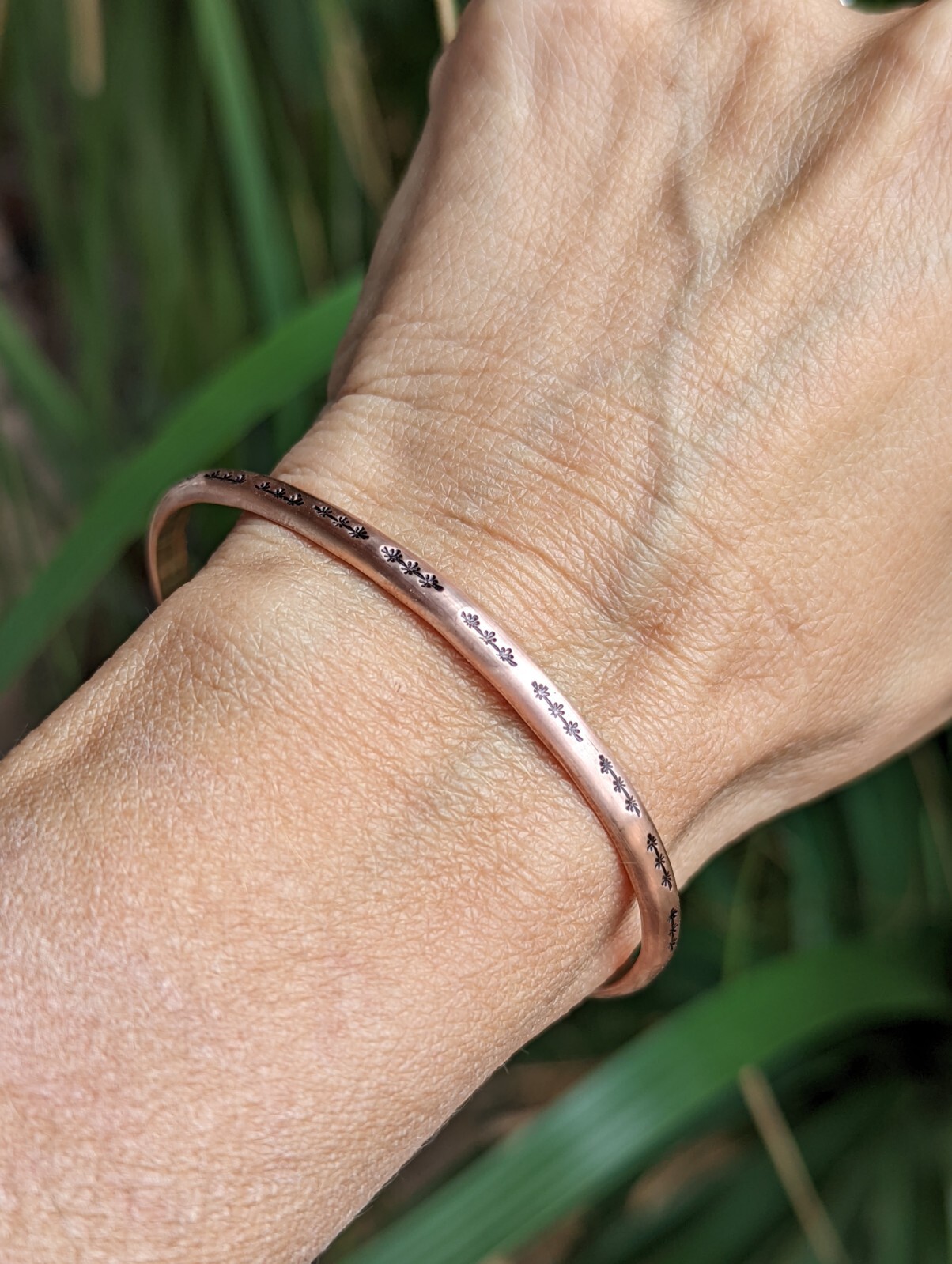dainty copper cuff bracelet with small stars - handmade - NiciArt