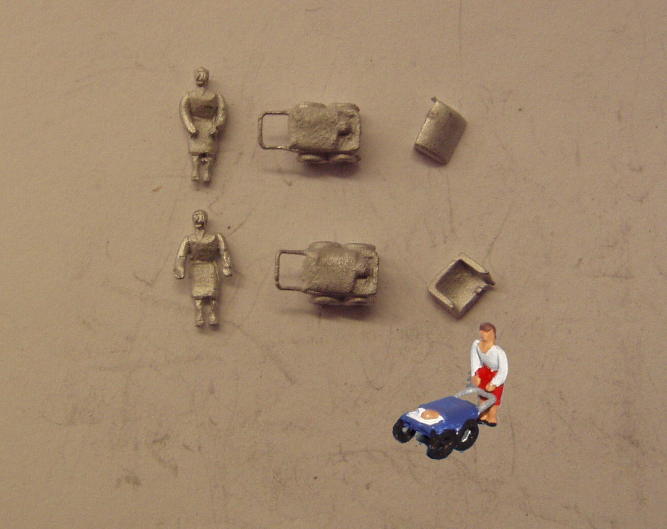 P&D Marsh N Gauge n Scale C23 Mother with baby in pram (2) castings need paintin