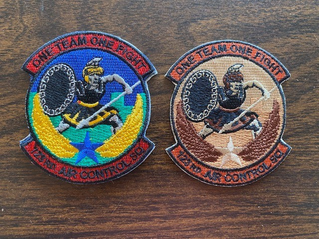 USAF / US Air Force 123d AIR CONTROL SQUADRON - 2 DIFFERENT .... MINT ... X