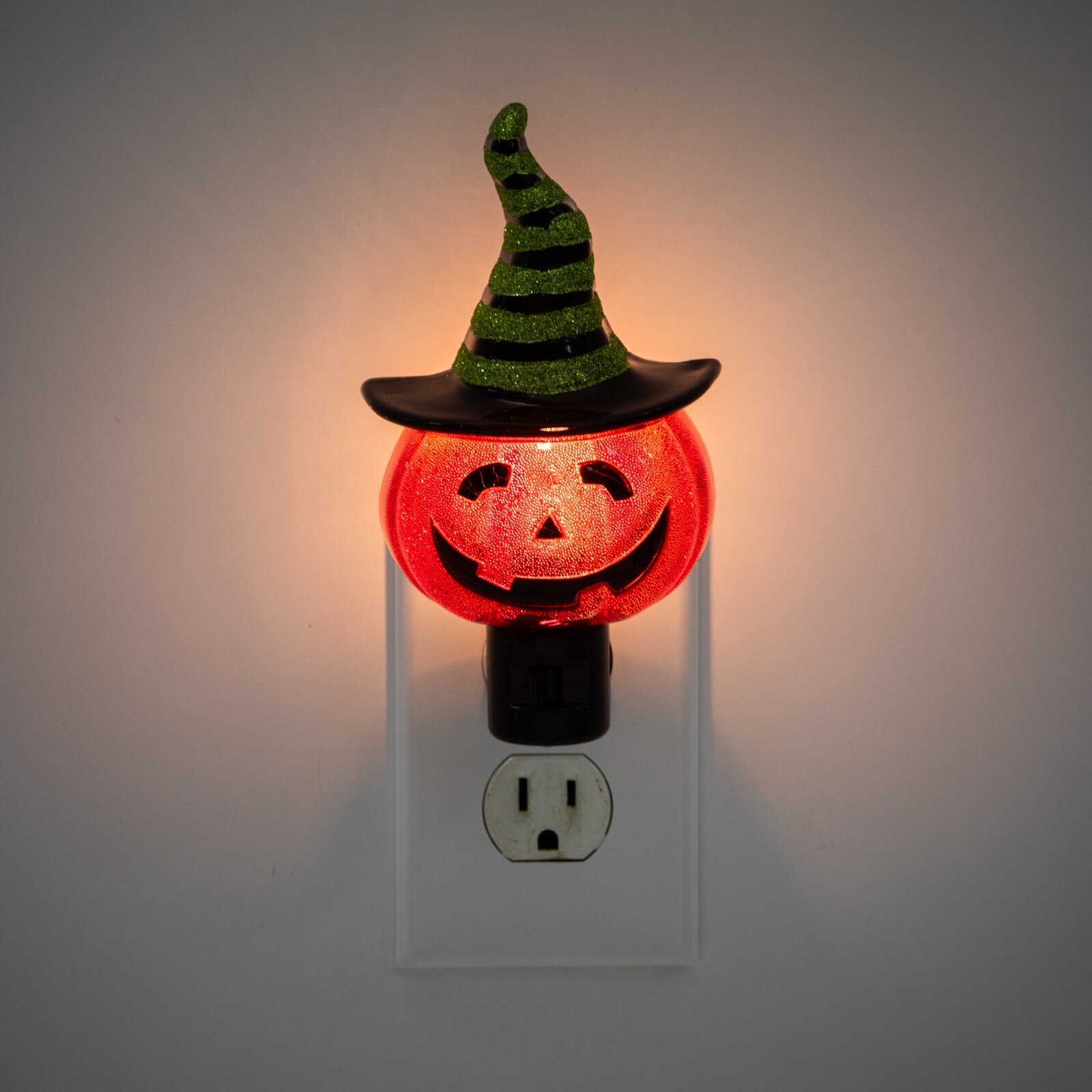 Pumpkin with Witch Hat Halloween Night Light - Includes 5W C7 Rotational Socket