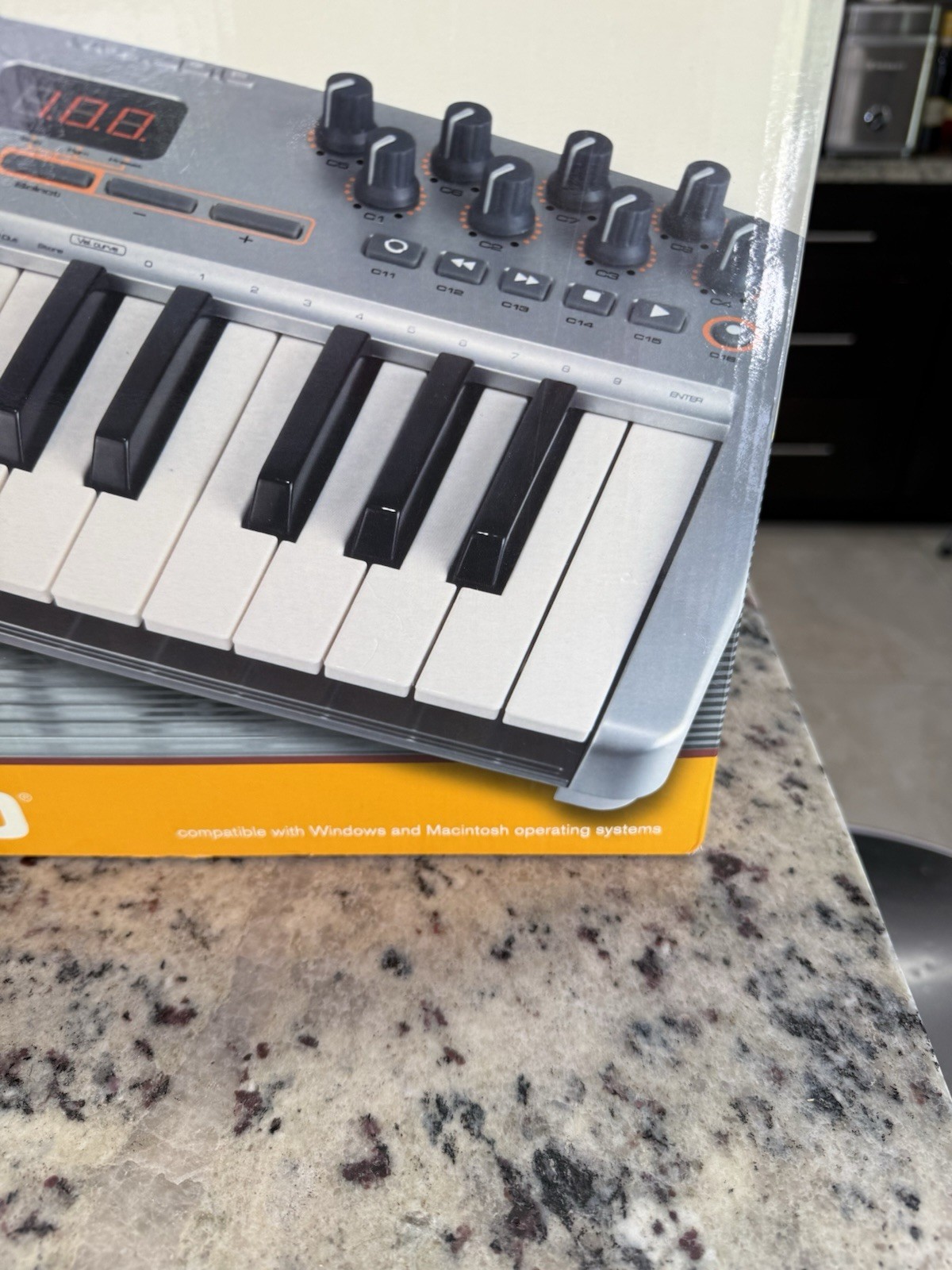 M-Audio Oxygen 8 v2 25-Key USB MIDI Keyboard Controller, LED Display