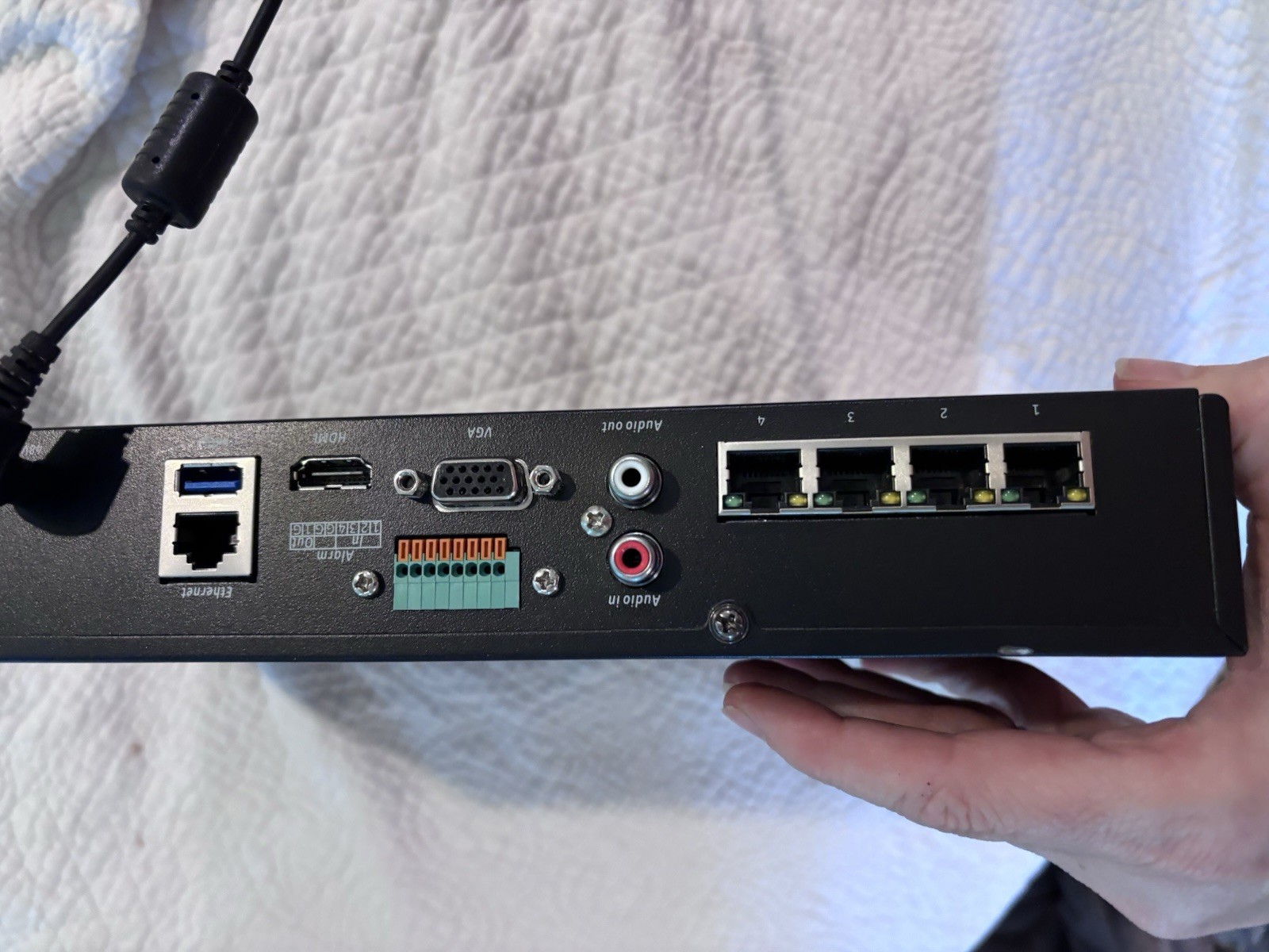 Interlogix TruVision NVR 10cs 4 Camera Security System Tvn-1004cs-1T