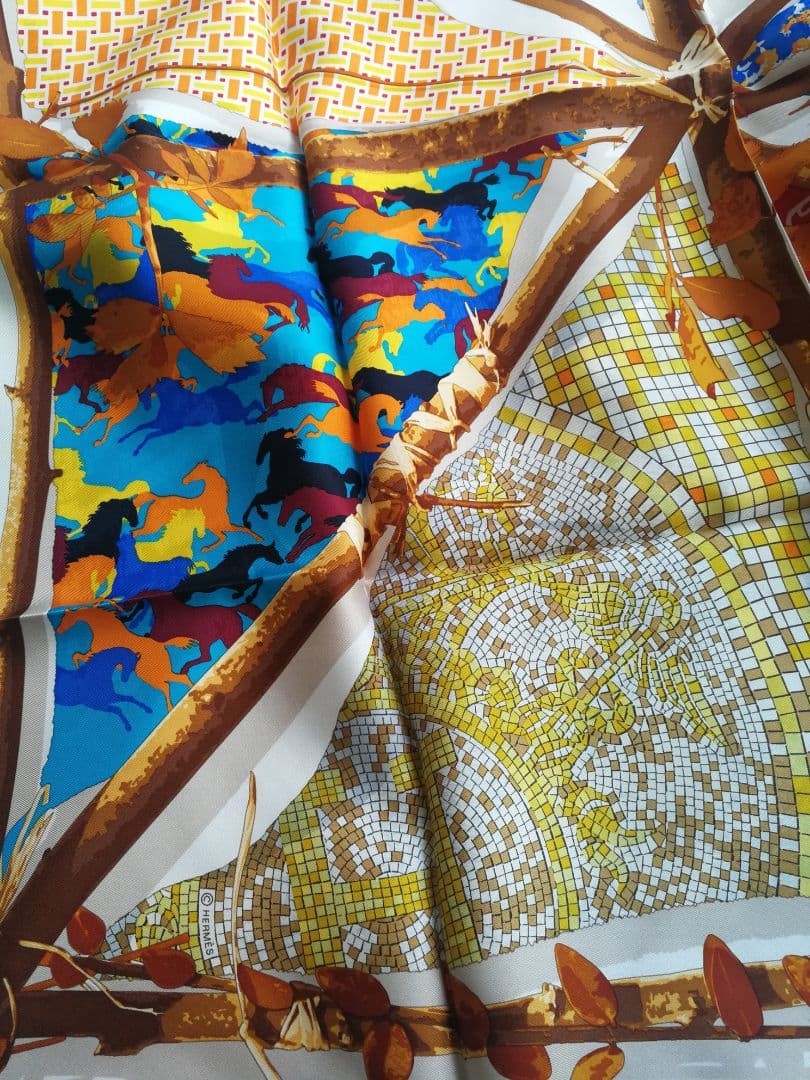 HERMES Scarf Carré 90 Chic Robinson
