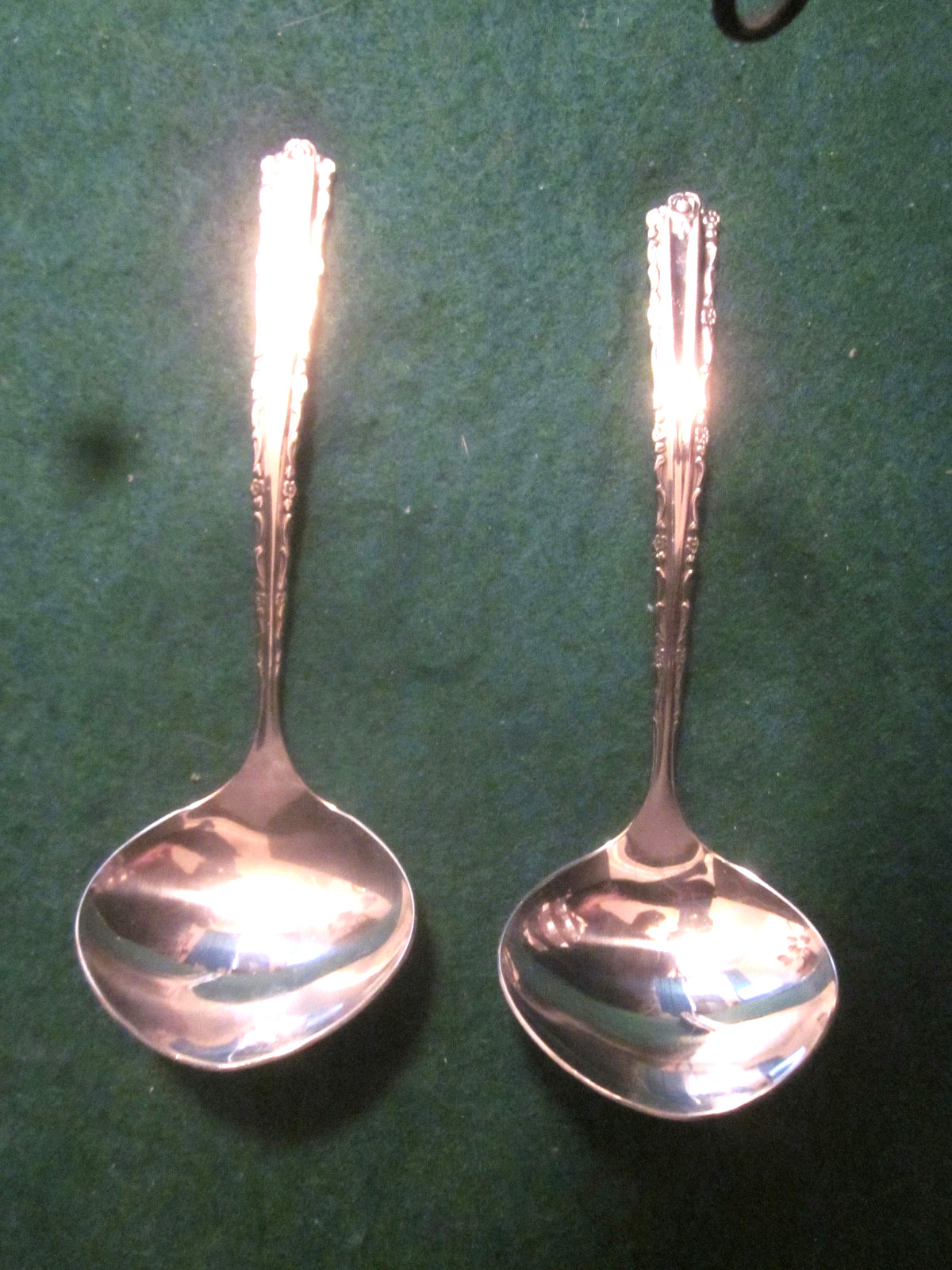 Set of 2 Gravy ladles  7 1/2" Cherie Stainless by Oneida  Deluxe Glossy