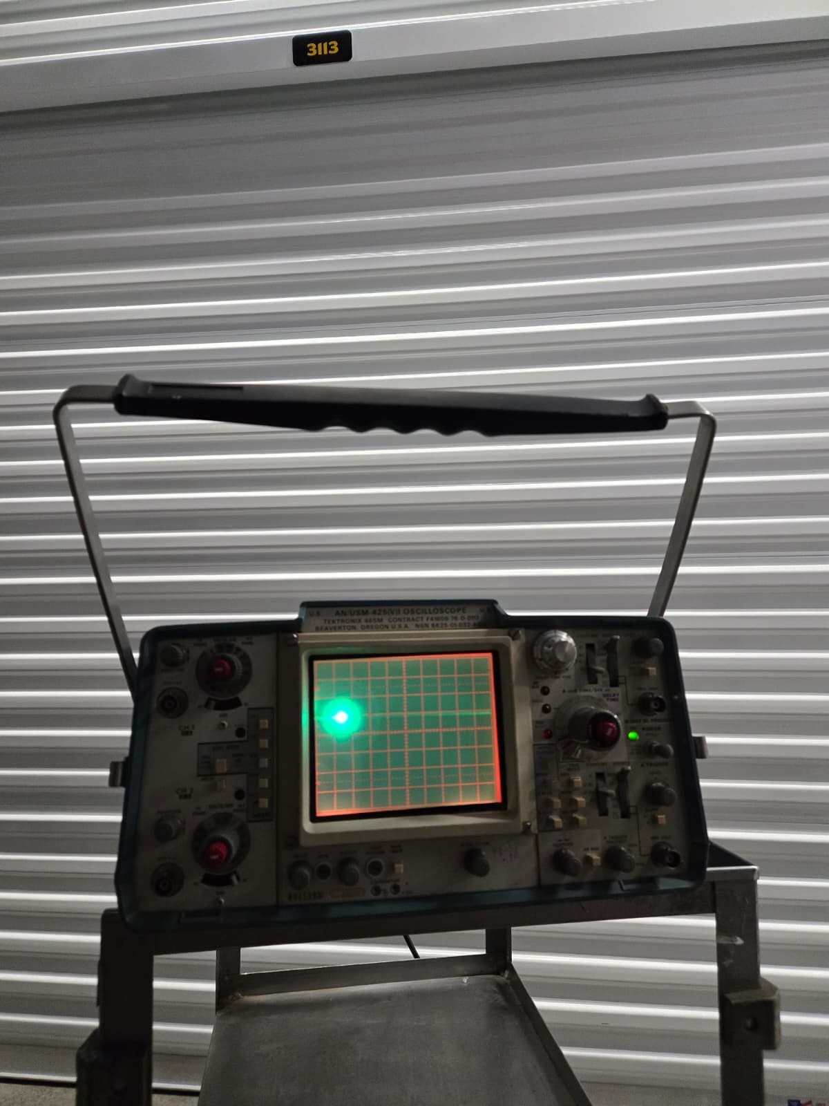 Tektronix AN/USM-425 100MHz Oscilloscope. Working. Sharp Traces!