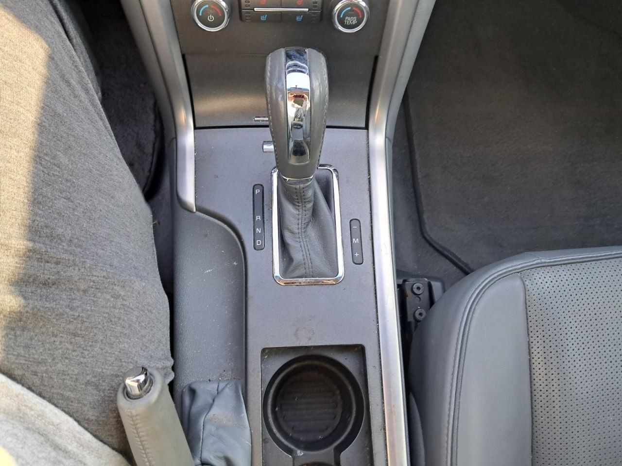 MKZ 2010 Glove Box 4869932