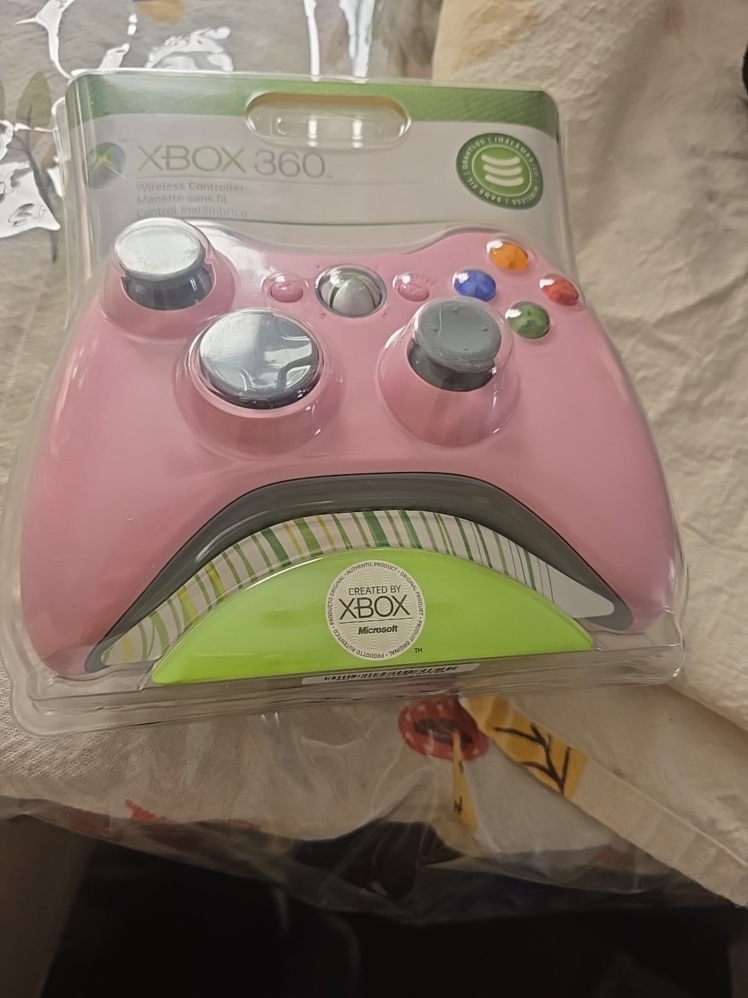 BRAND NEW FACTORY SEALED LIMITED EDITION PINK XBOX360 CONTROLLER  & BATTERY PACK