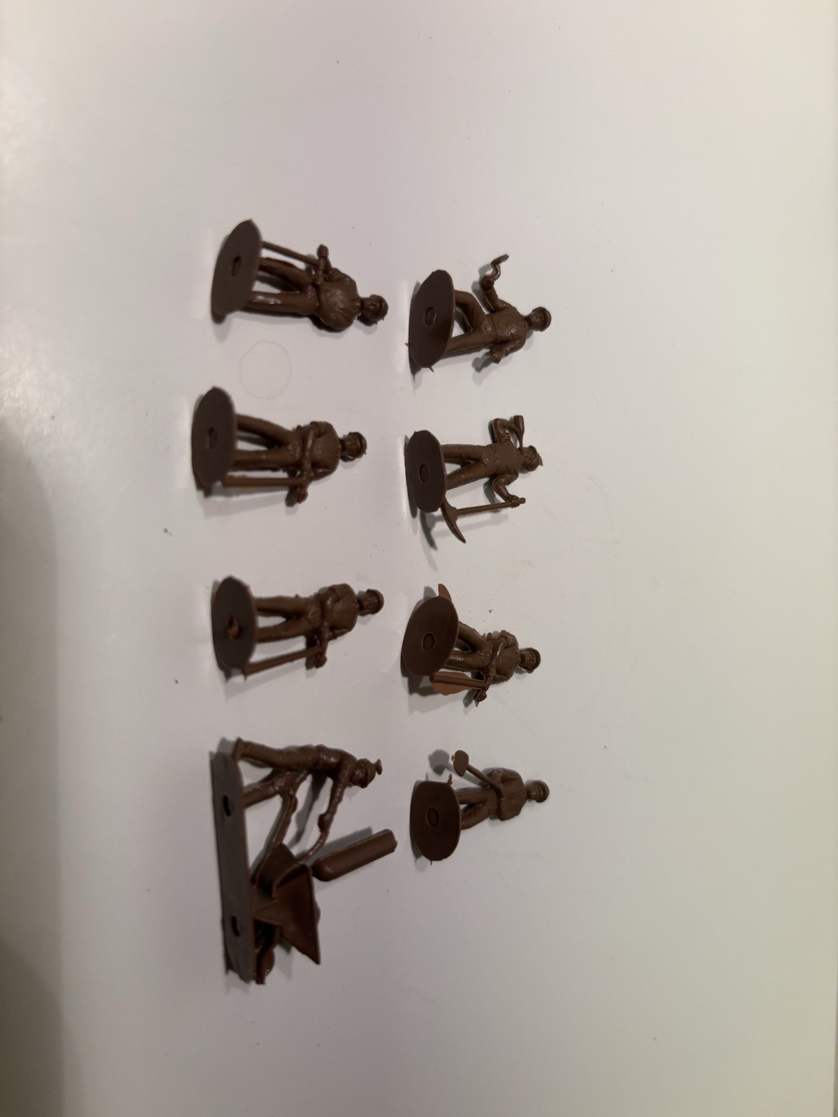 HO Scale 8 Unpainted Workmen