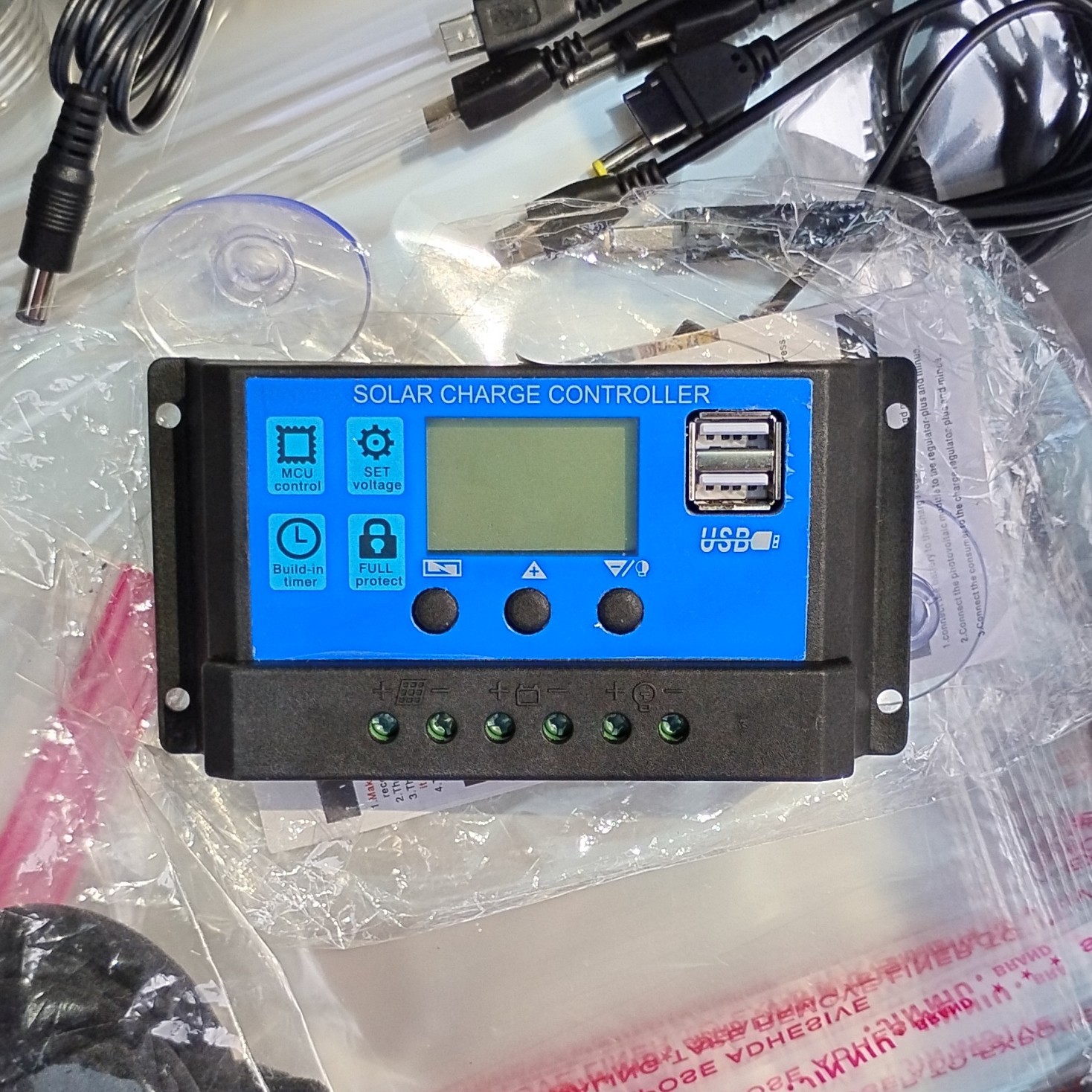 W88-A PWM Solar Charge Controller LCD Display Dual USB Off-Grid 11-20V 200W