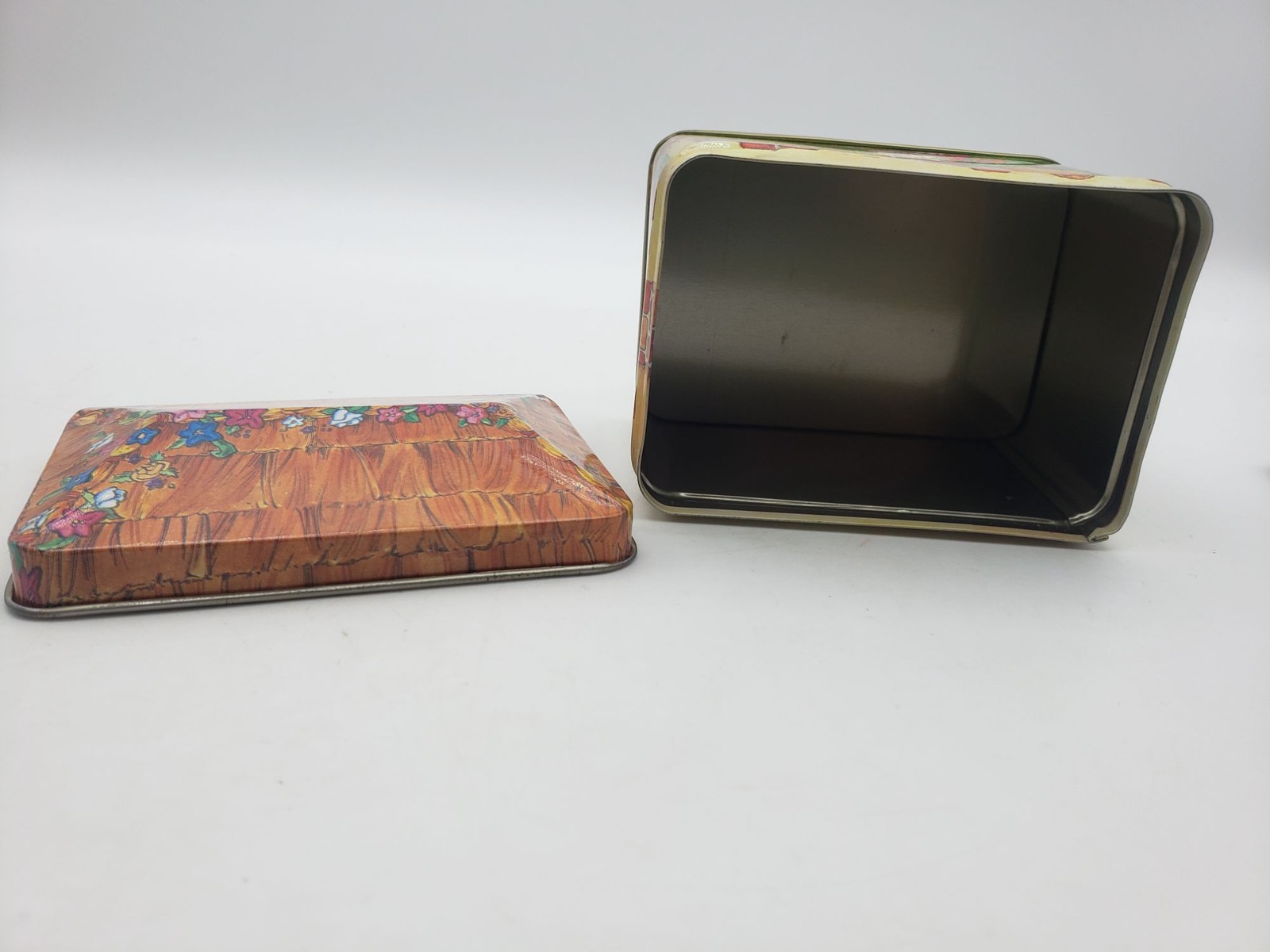 Giftco Bunny Hutch Trinket Box Tin Vintage 4"