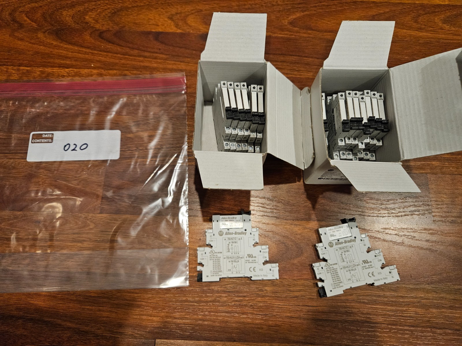 A-B socket 6A 250V cat 700-HN163 with Relay 700-TBR24, 1 set base and relay