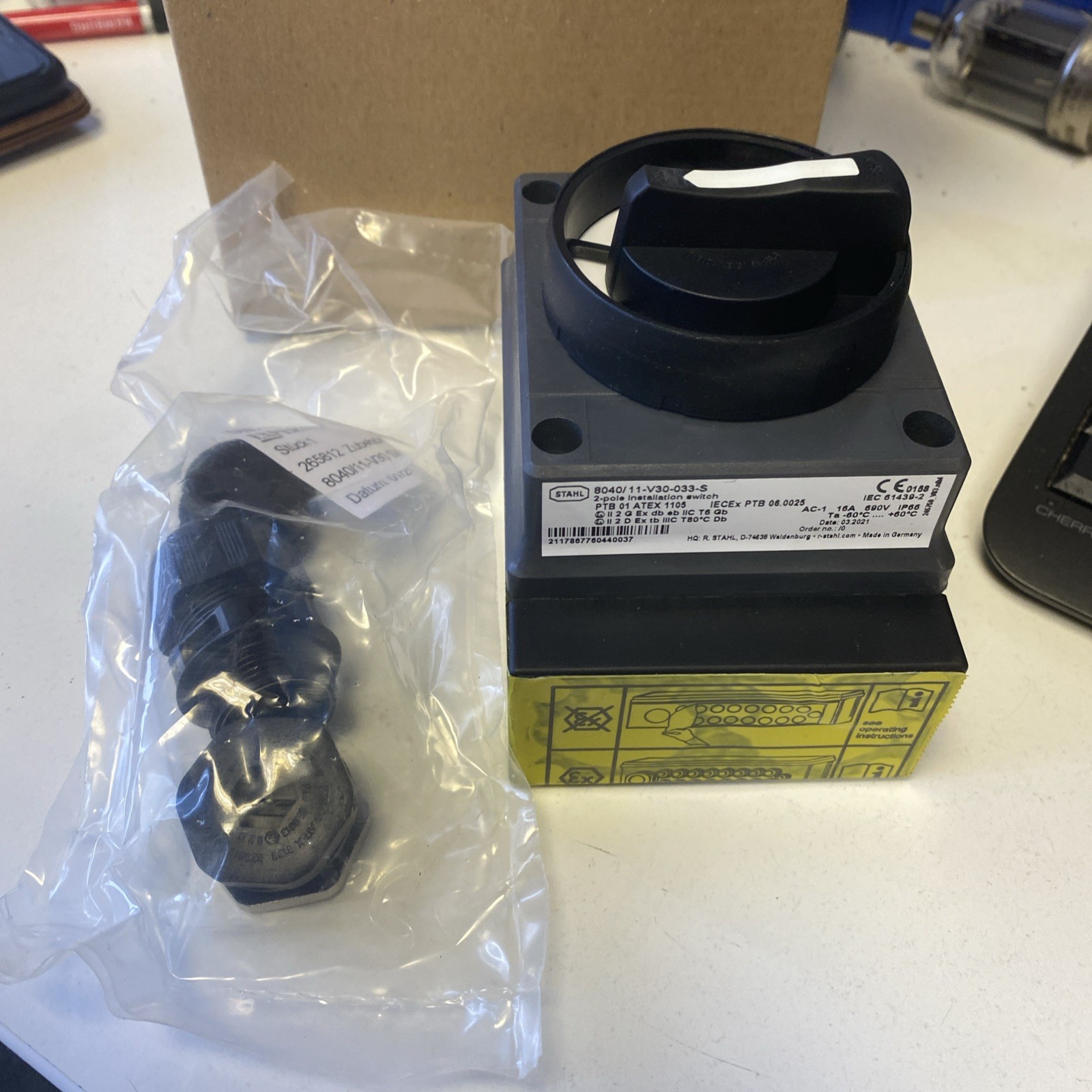 New R. Stahl 8040/11-V30-033-S Ex-Switch 2-Pole 16A IP66 Explosion Proof
