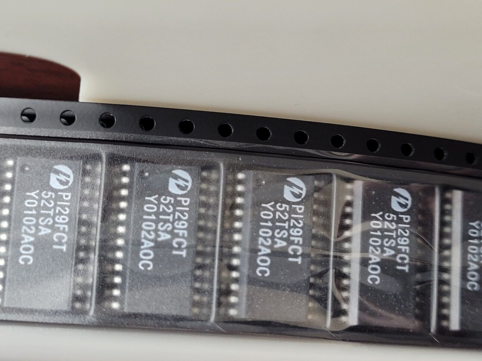 (5 PCS) PI29FCT52ATS PERICOM Registered Bus Transceiver 2-Func 8-Bit CMOS SOIC24