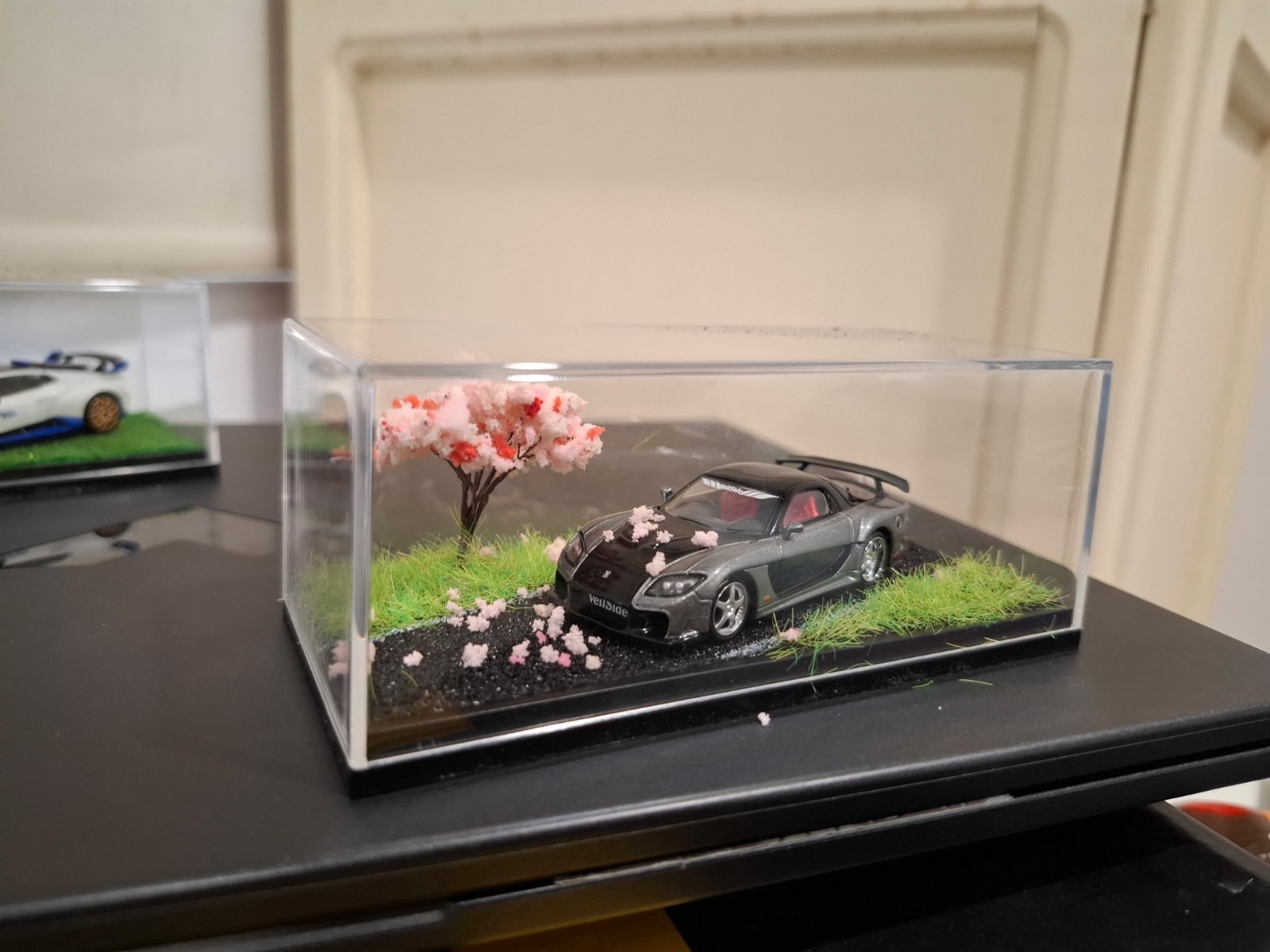 Handmade 1:64 Diorama With clear dust-proof case for your diecast car.