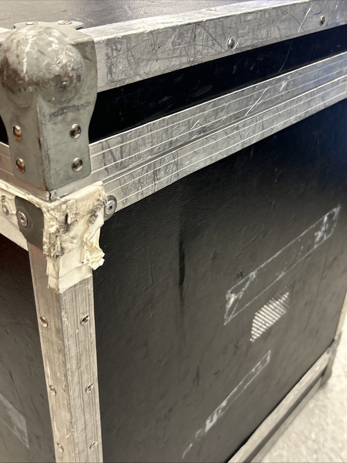 Flight Case Server Rack 4U Penn Elcom 19” Wide 21” Depth 2” Foam, missing parts