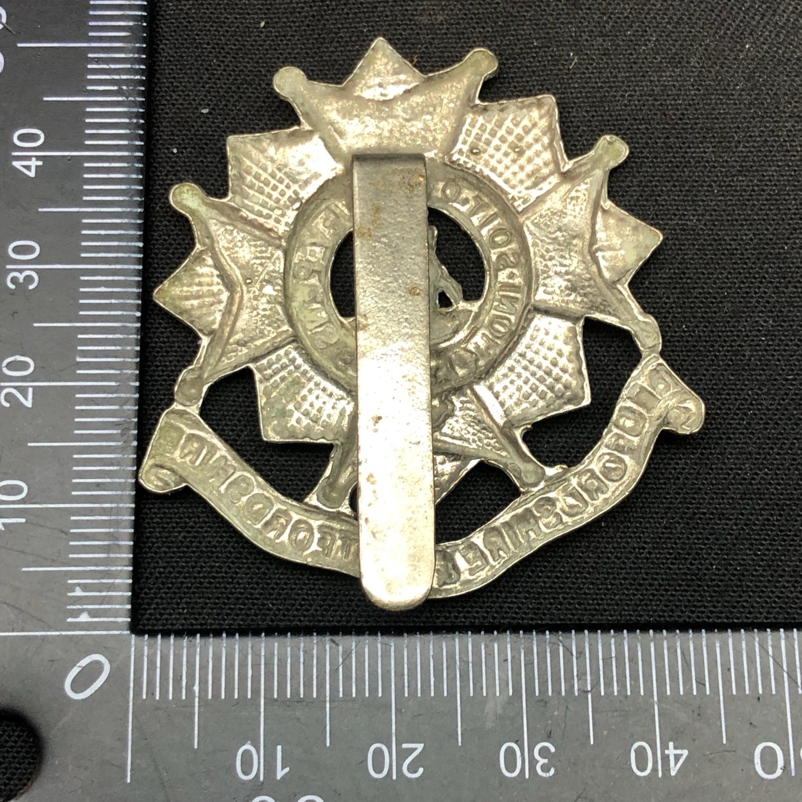 Bedfordshire and Hertfordshire Regiment - Original WW2 British Army Cap Badge
