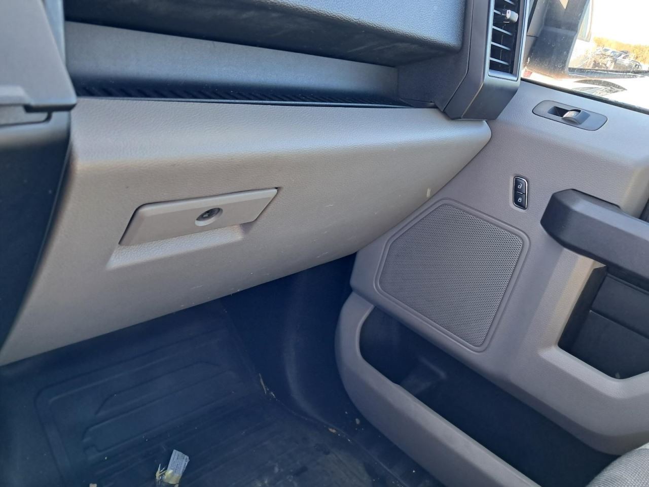 CC VOLKS  2013 Glove Box 4849402