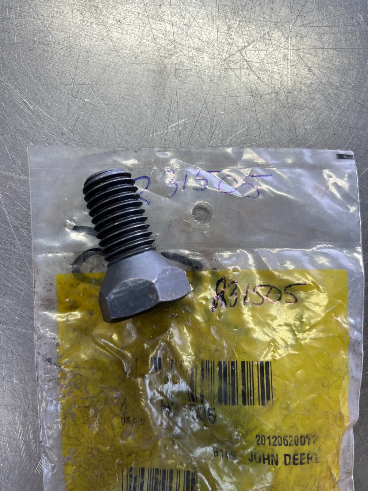 R31505   GENUINE  OEM  John Deere  CAP SCREW BOLT