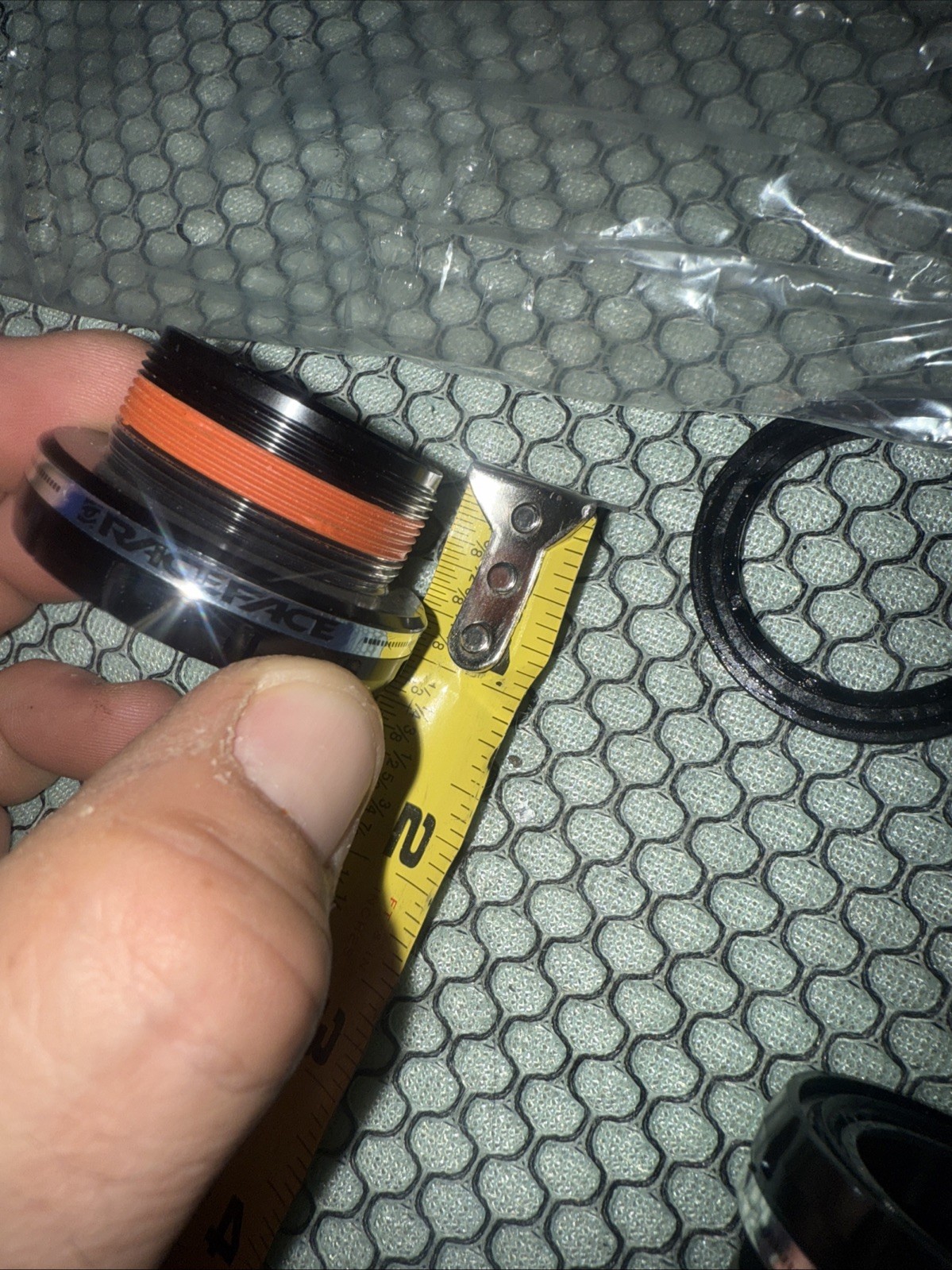 RaceFace 30mm CINCH Bottom Bracket BB BSA 100mm Shell Spindle External Seal