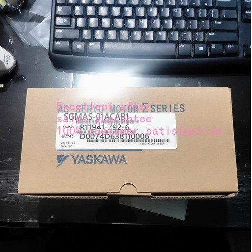 1PCS NEW in Box YASKAWA SGMAS-01ACAB1 100W Servo Motor Freight Free