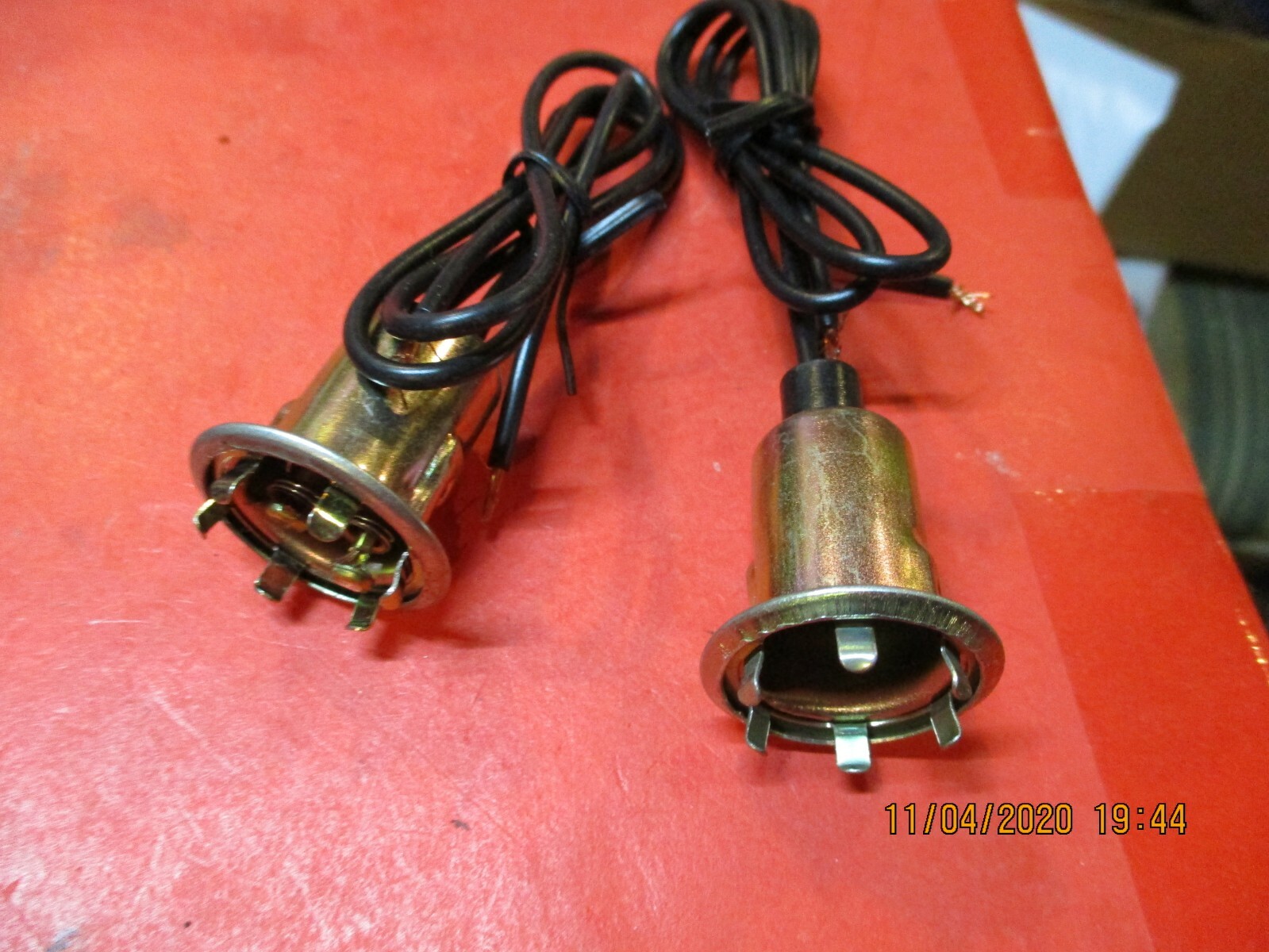 UNIVERSAL-3/4 HOLE--DOUBLE  CONTACT-TAIL-PARK--SIGNAL--Socket-LOT OF 2