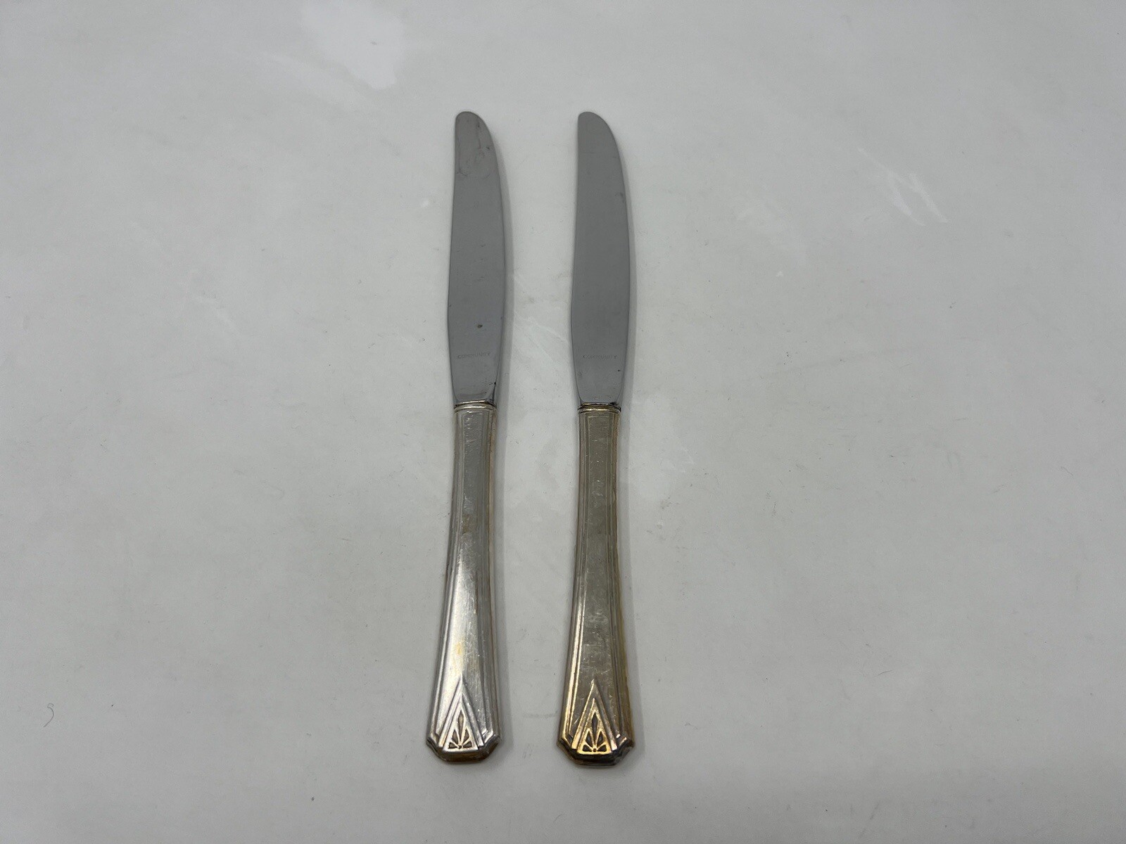 Oneida Deauville pattern Community Plate 2 Modern Dinner Knives Flatware 9-1/4"