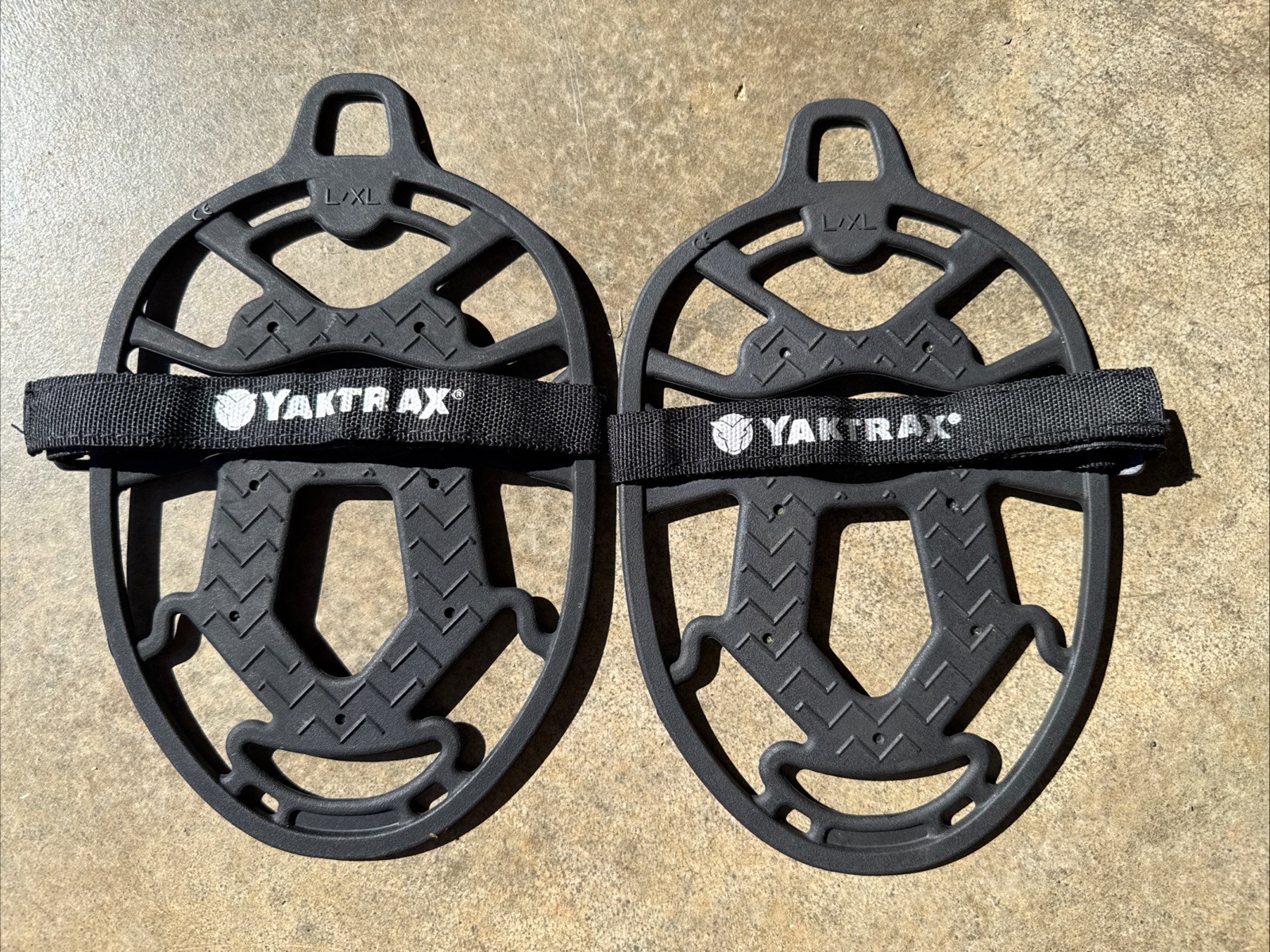 Yaktrax Ice Traction Slip-On Boot Spikes Winter Walking Hiking Pair L/XL Likenew