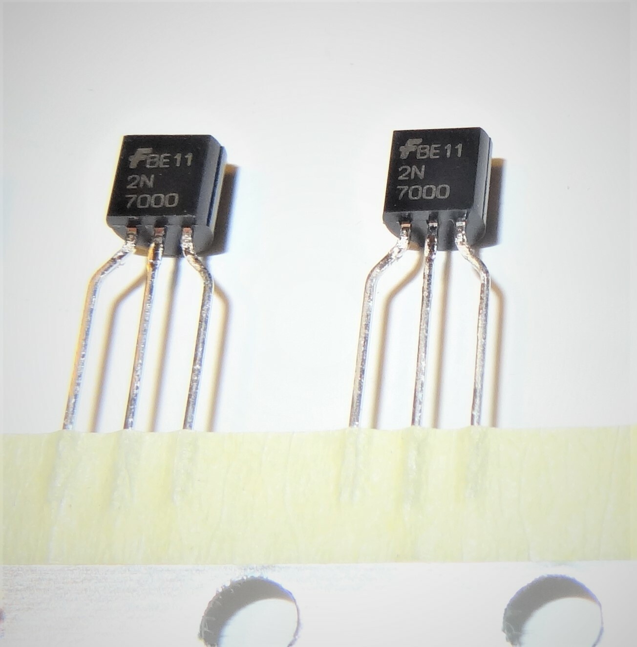 2 pcs 2n7000 FET transistors, TO92, preformed leads for 0.1" pin spacing
