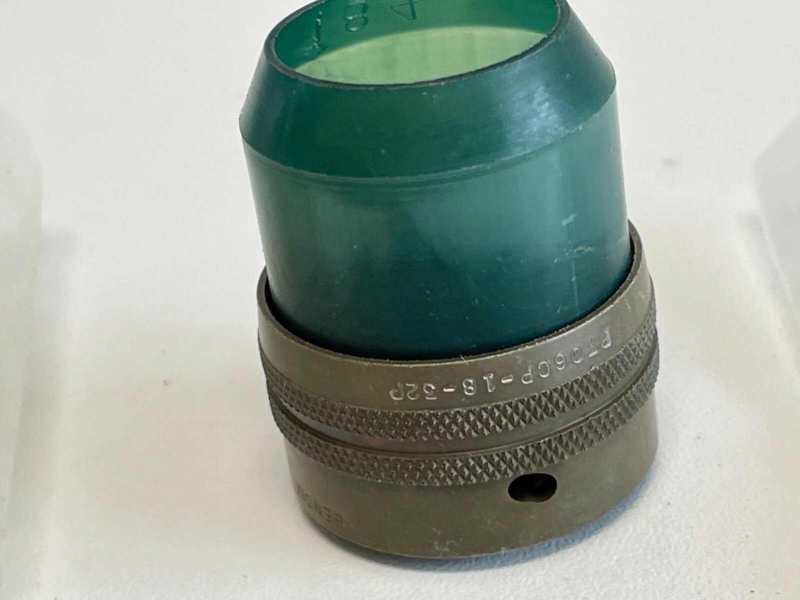 Shelf3: Amphenol PT06CP-18-32P Connector w/ Pins