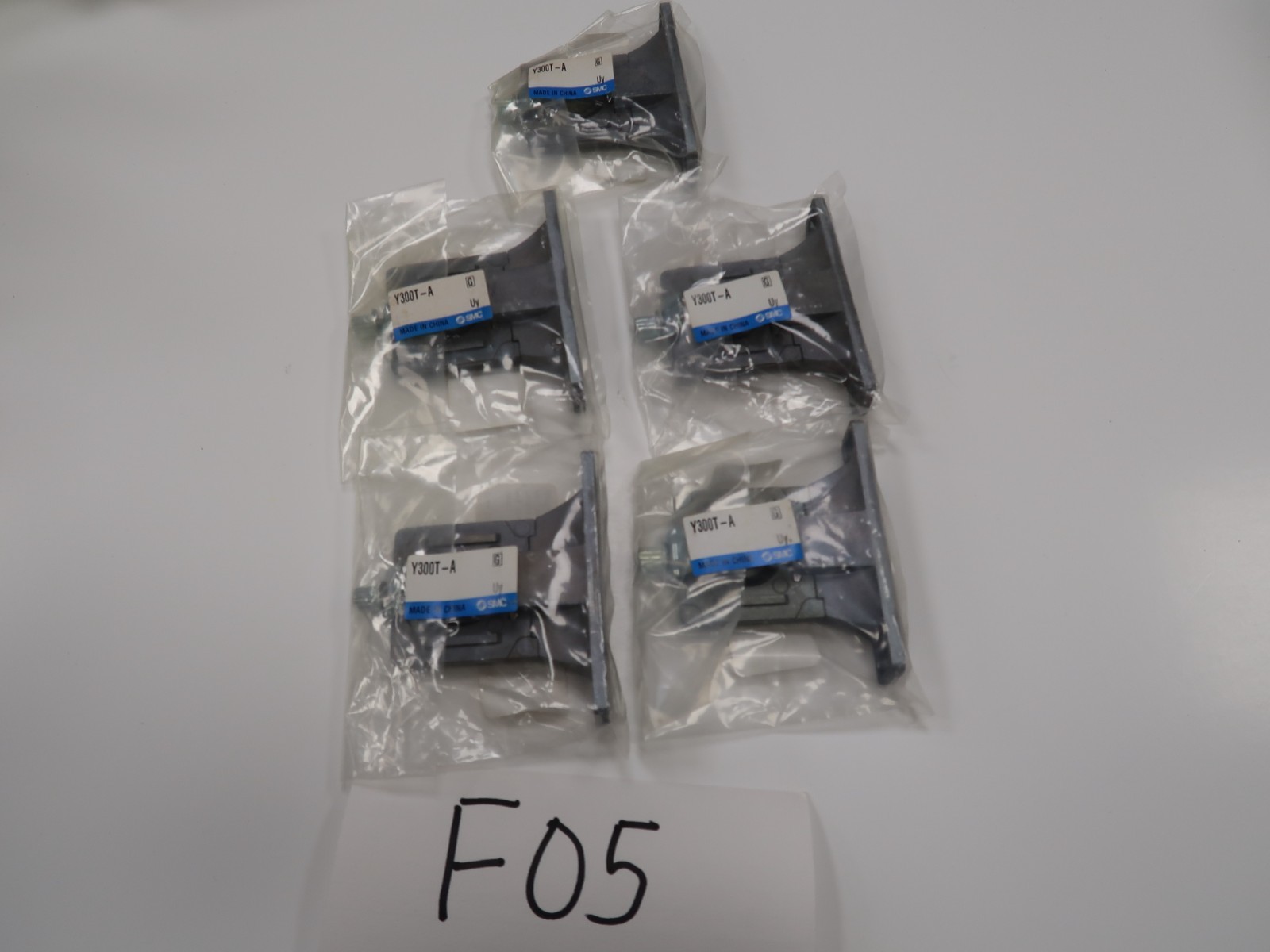 Lot of 5 New SMC Y300T-A Interface Connectors With Bracket Free Shipping USA
