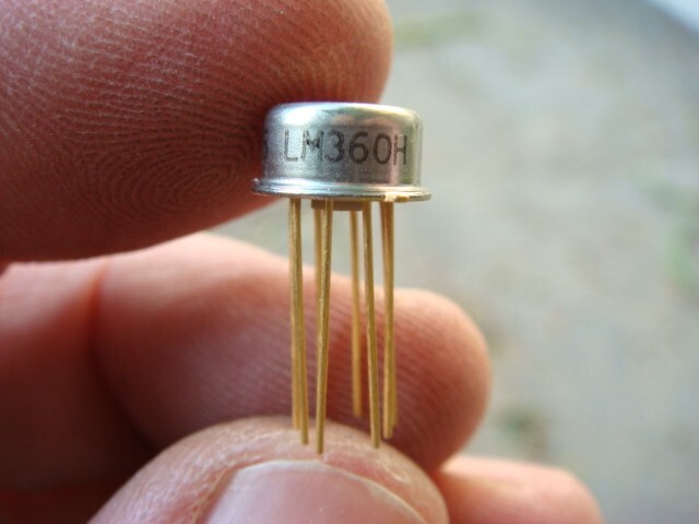 ONE lot 12 pcs NATIONAL LM360H HI-SPEED Comparator in 8-pin can - NEW and UNUSED