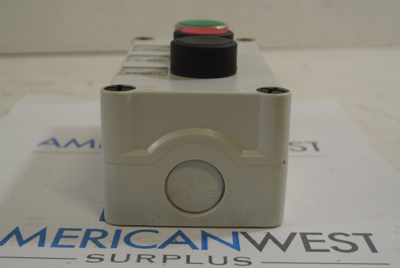 P9EPE03 General Electric 3 Position Pushbutton Enclosure 4x, 12 USED