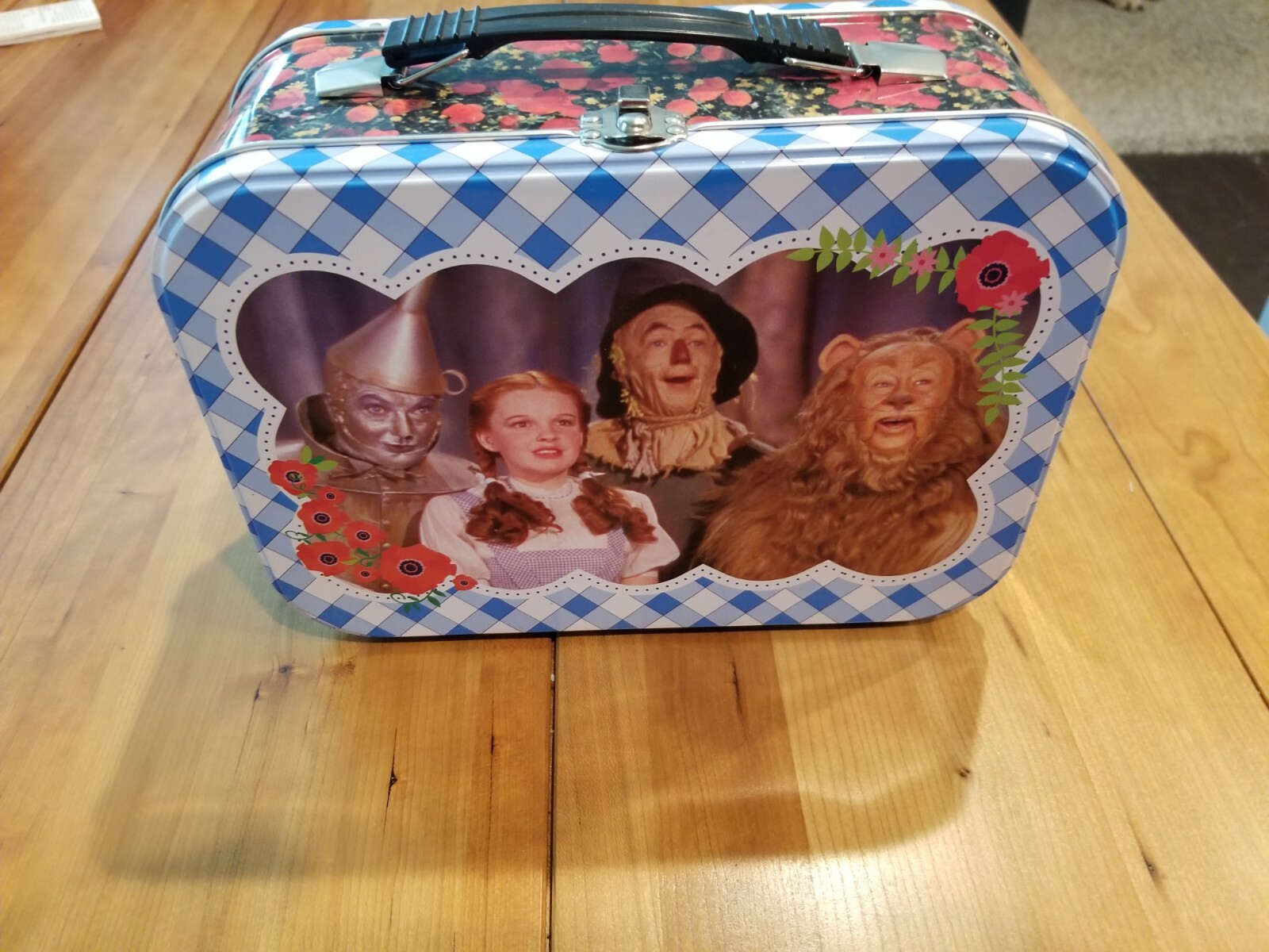 Vandor Wizard of Oz cast photograph lunch box, Great Shape!