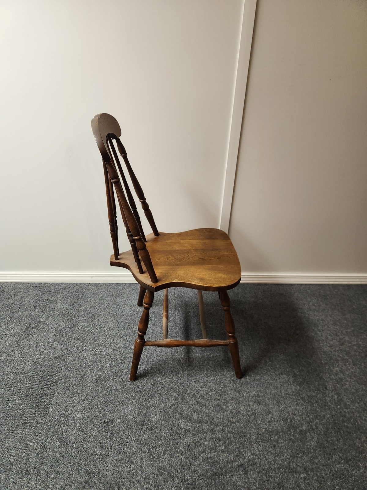 Vintage Amish Tapered Windsor Splat Brace Back Spindle Chair