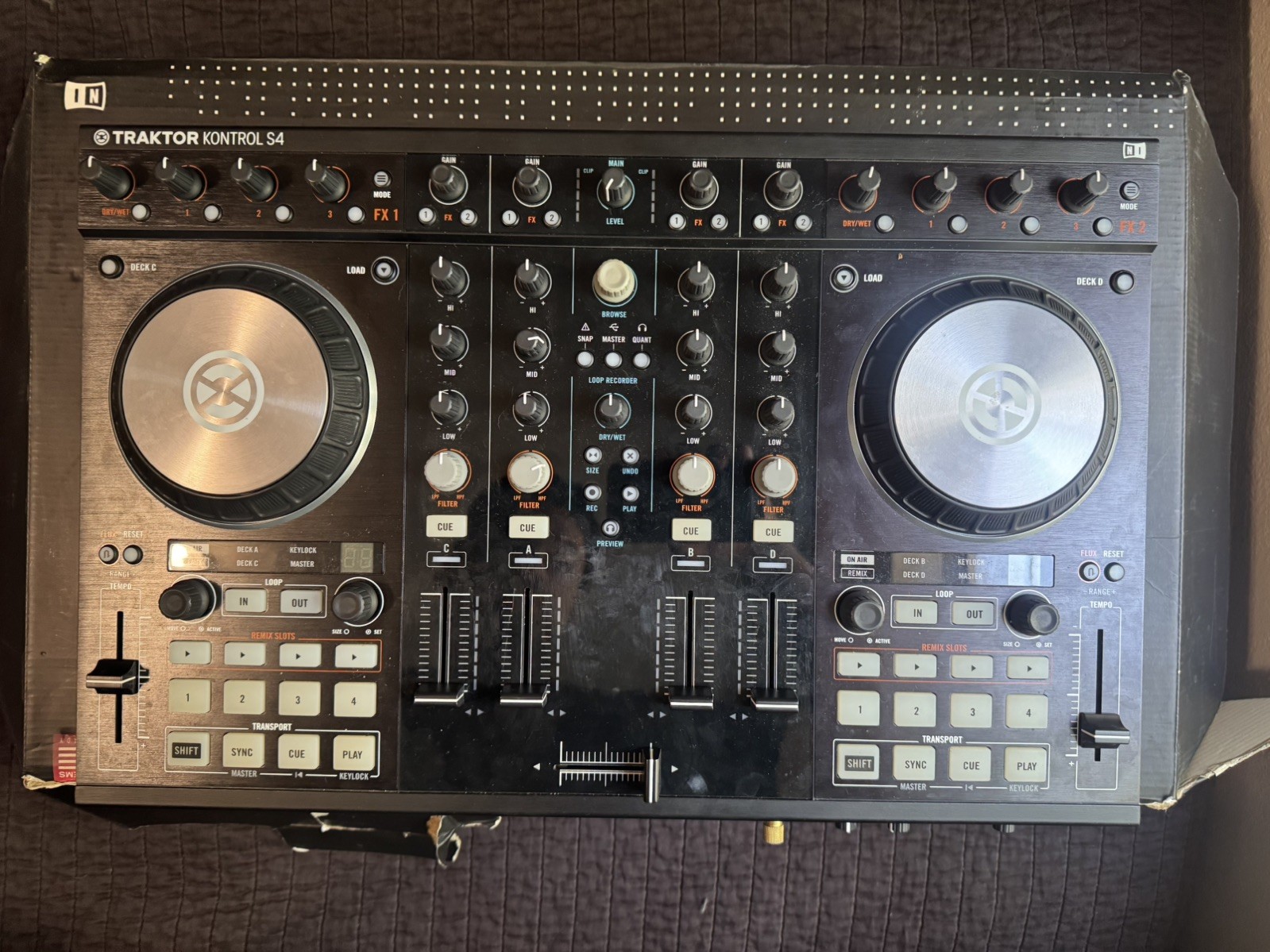 Native Instruments Traktor Kontrol S4 MK2 DJ Controller 4-Deck
